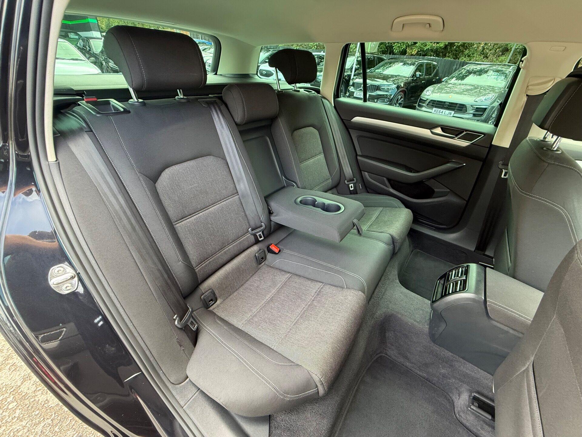 Volkswagen Passat view 31