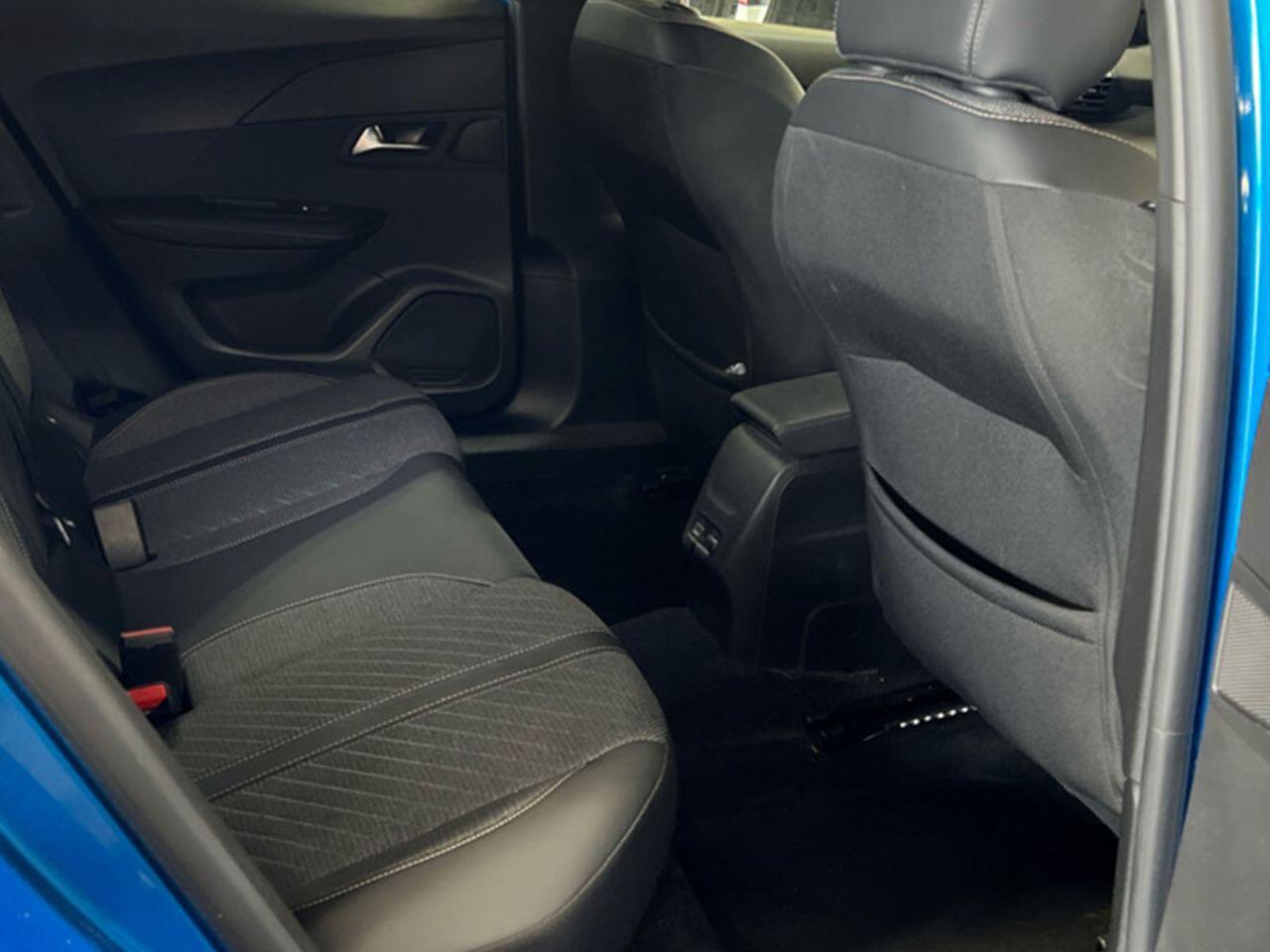 Peugeot 2008 view 8