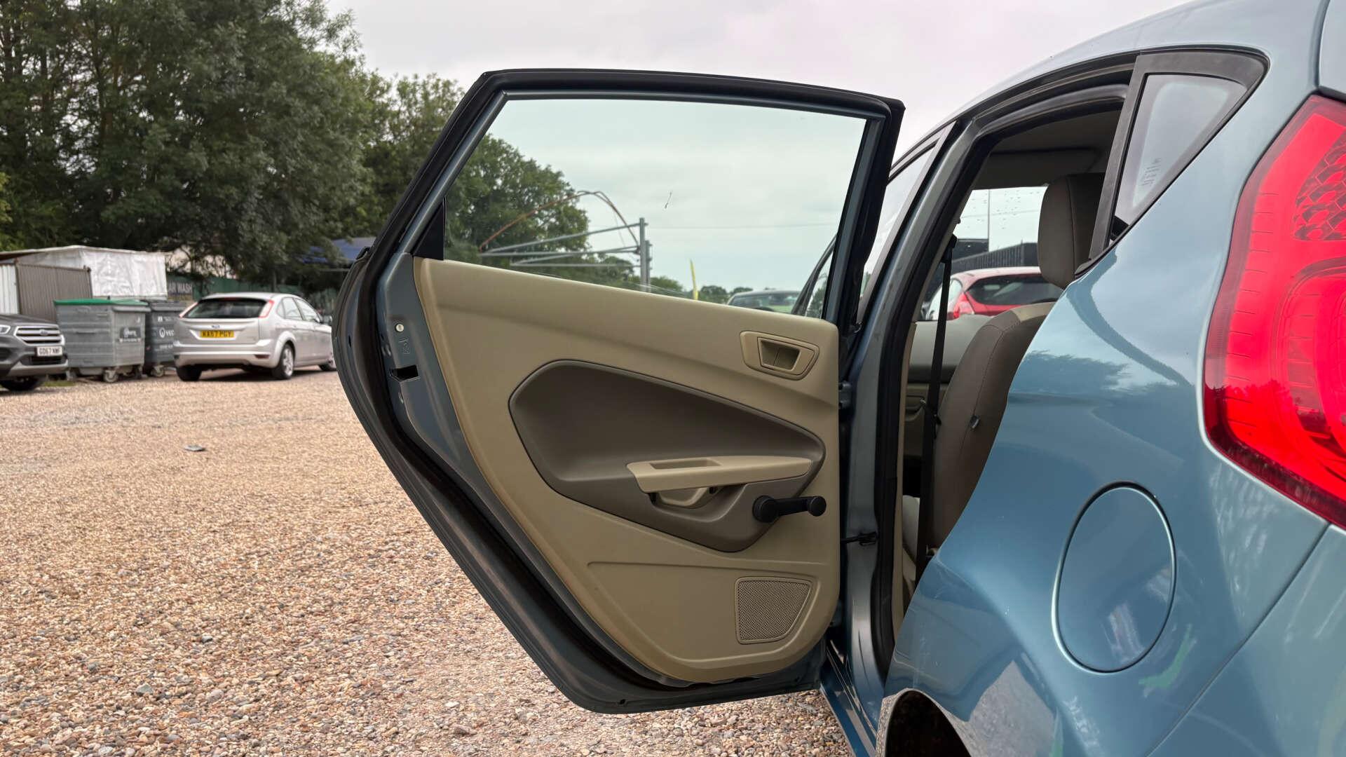 Ford Fiesta view 27