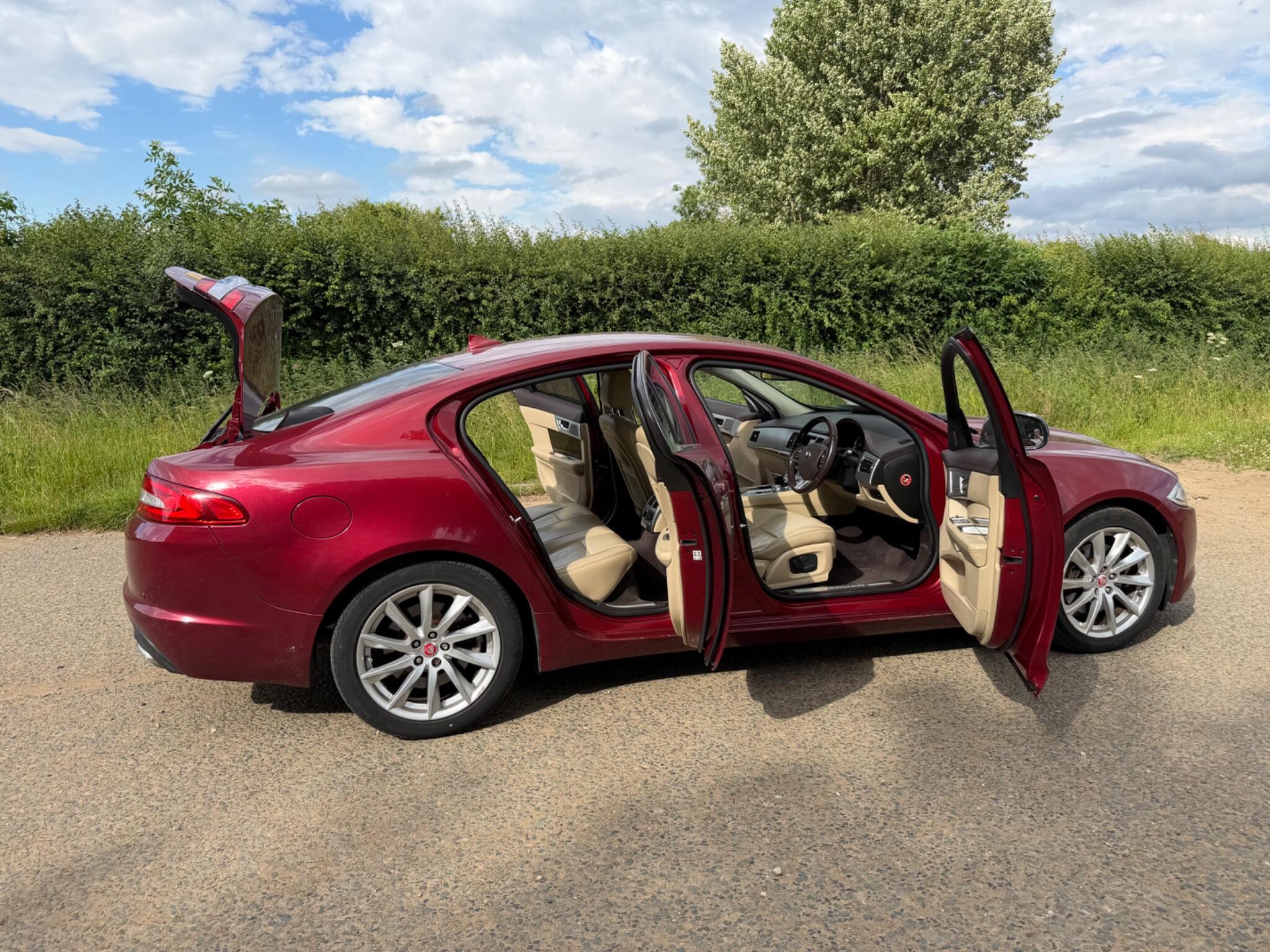Jaguar XF view 20