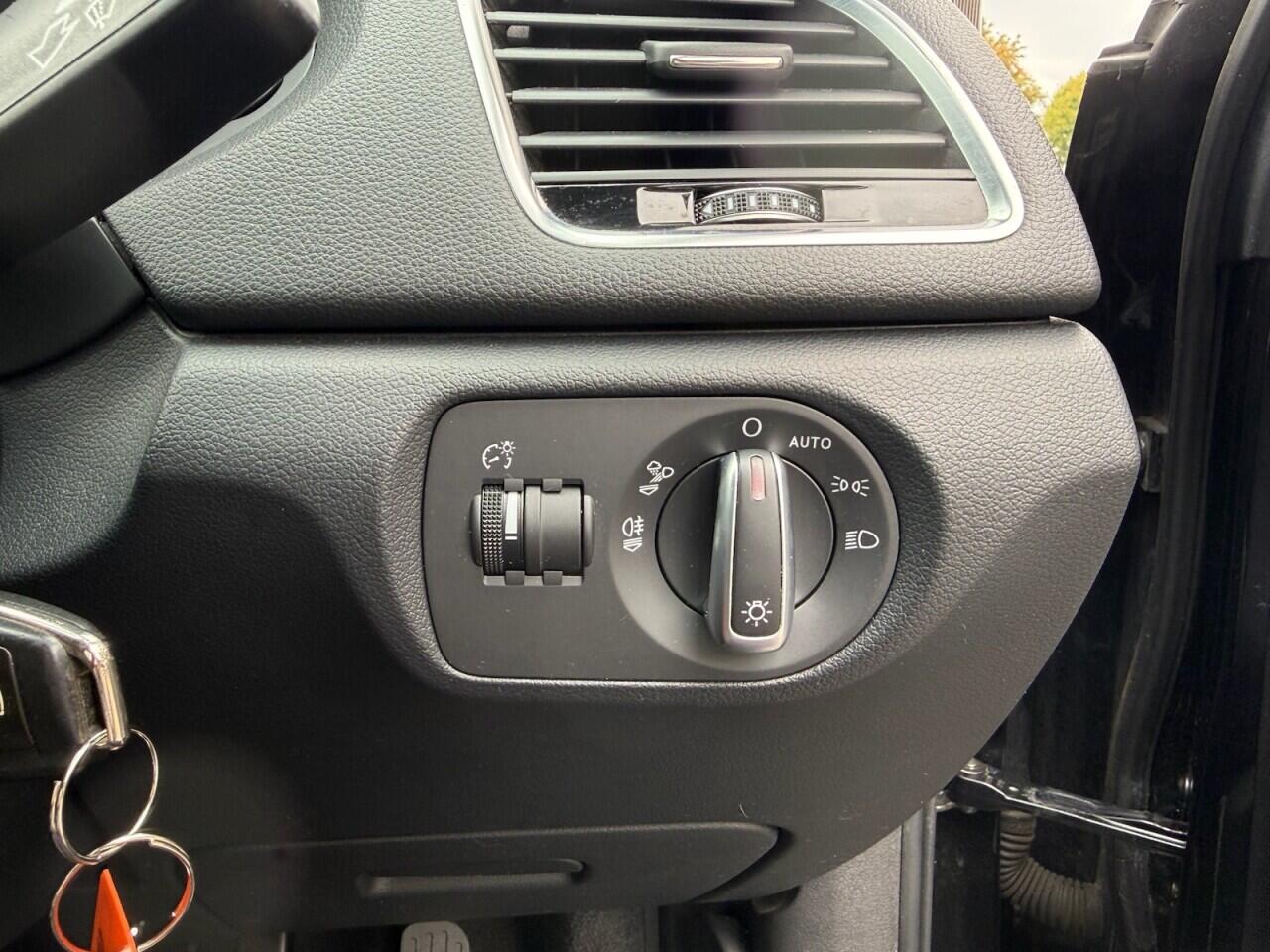 Audi Q3 view 22