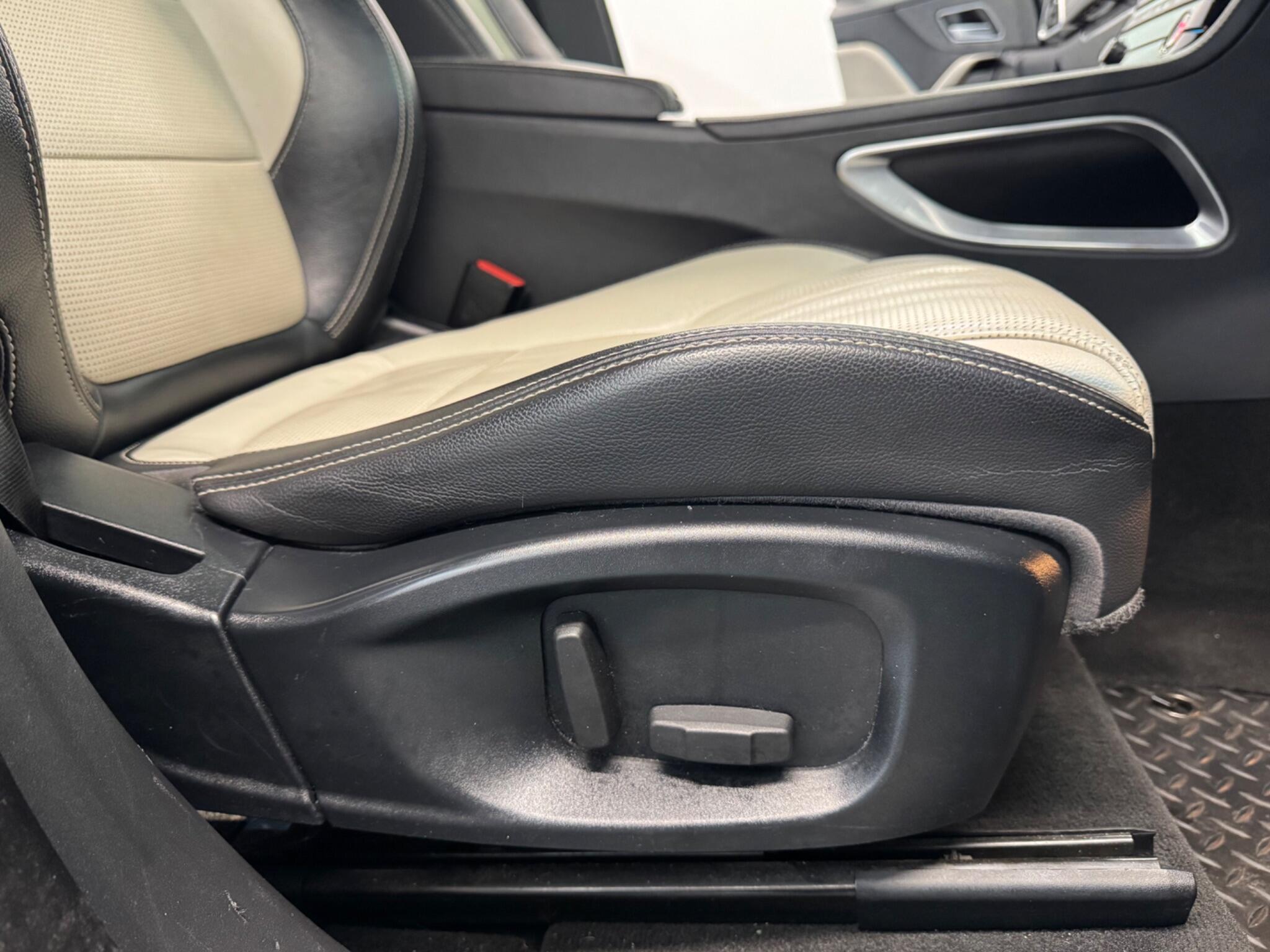Jaguar F-Pace view 37