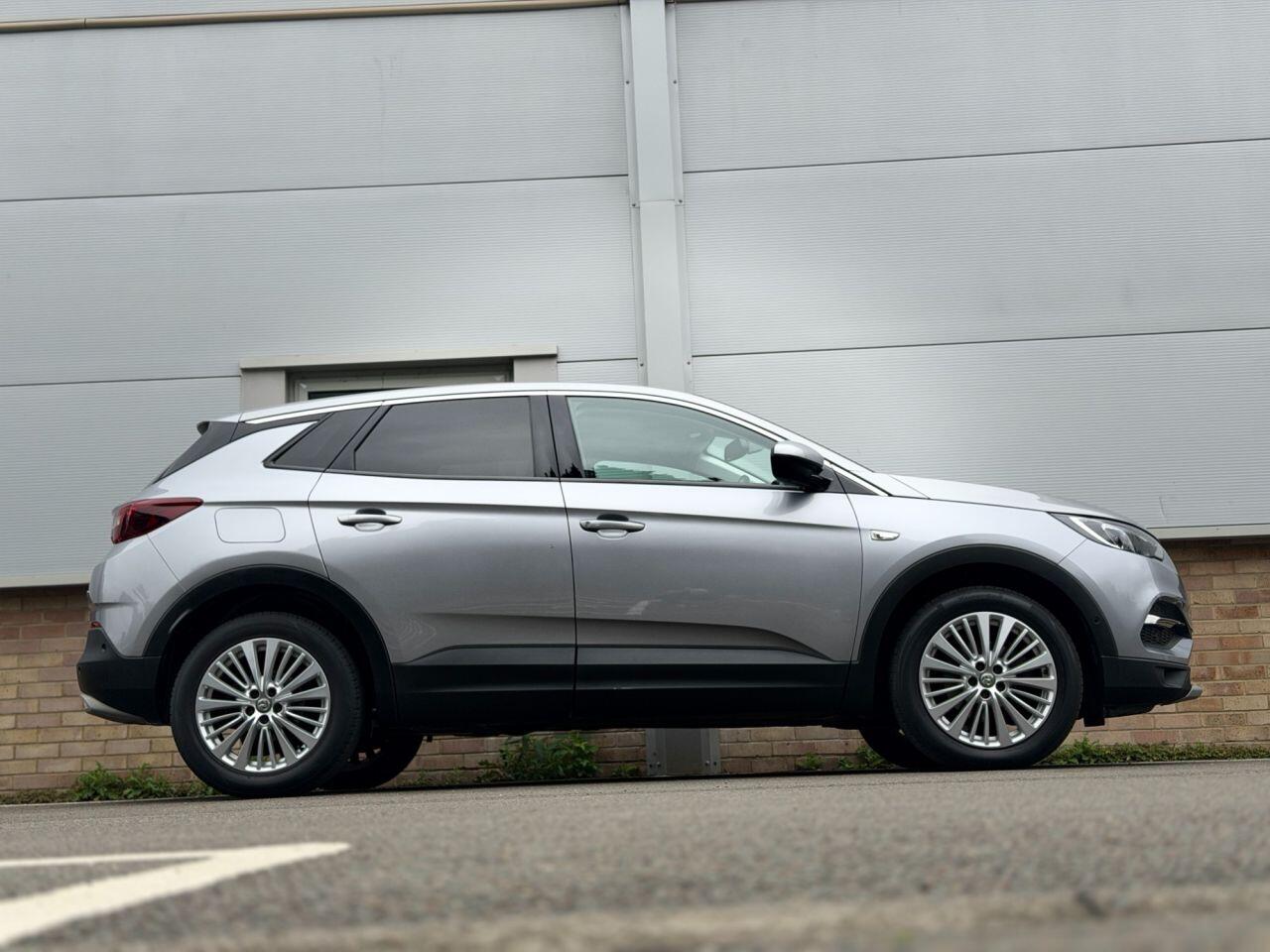 Vauxhall Grandland X view 98