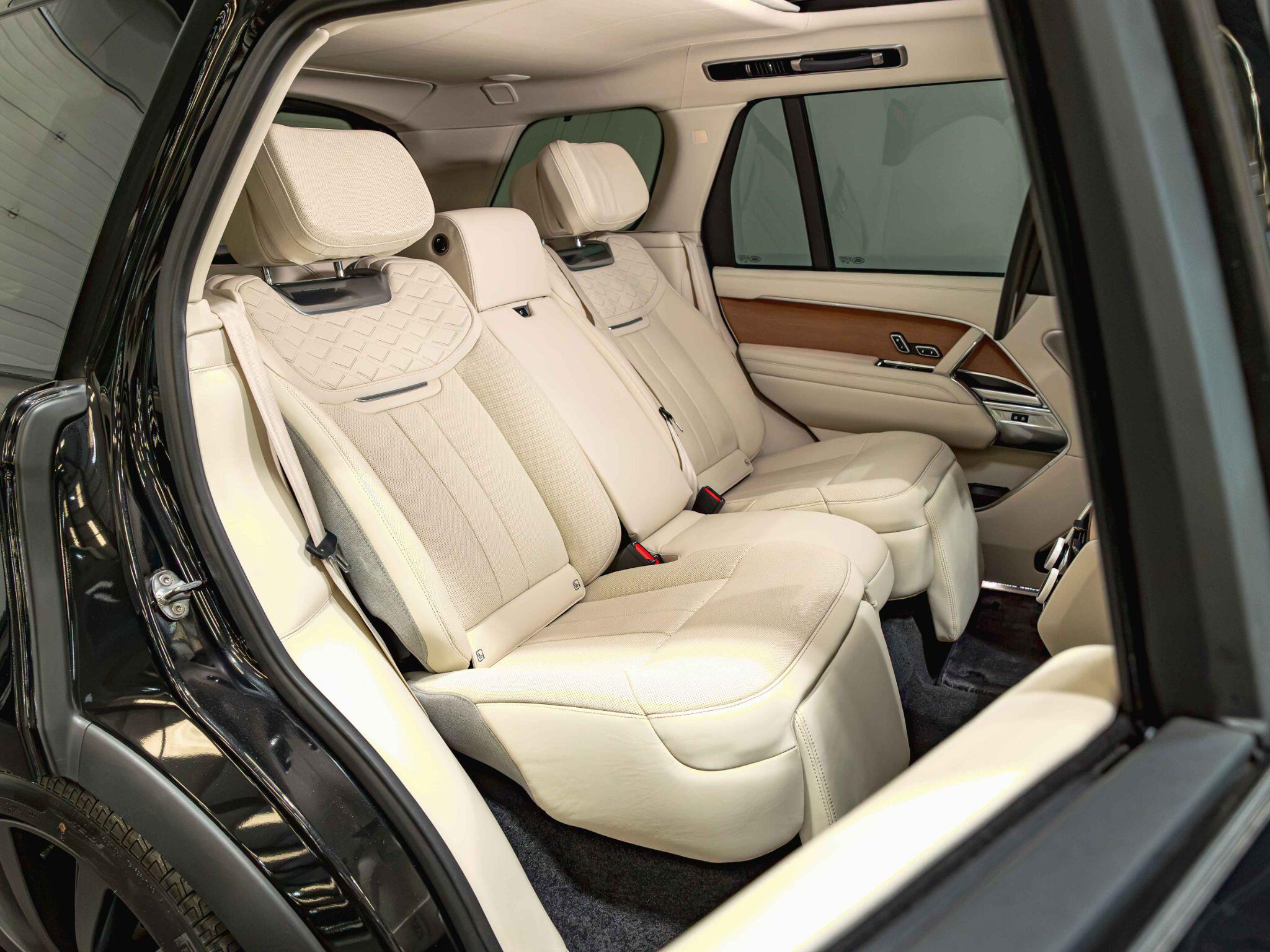 Land Rover Range Rover view 32