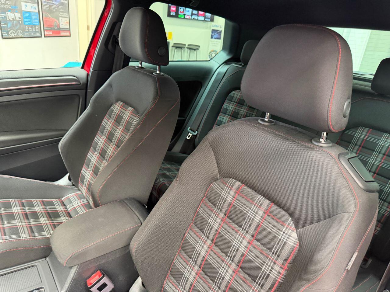 Volkswagen Golf view 3