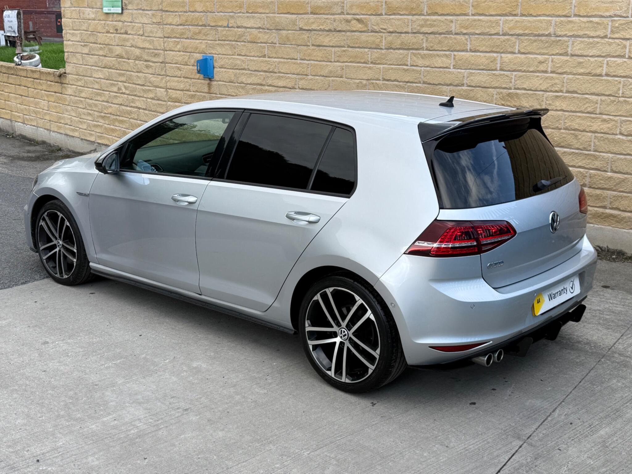 Volkswagen Golf view 3