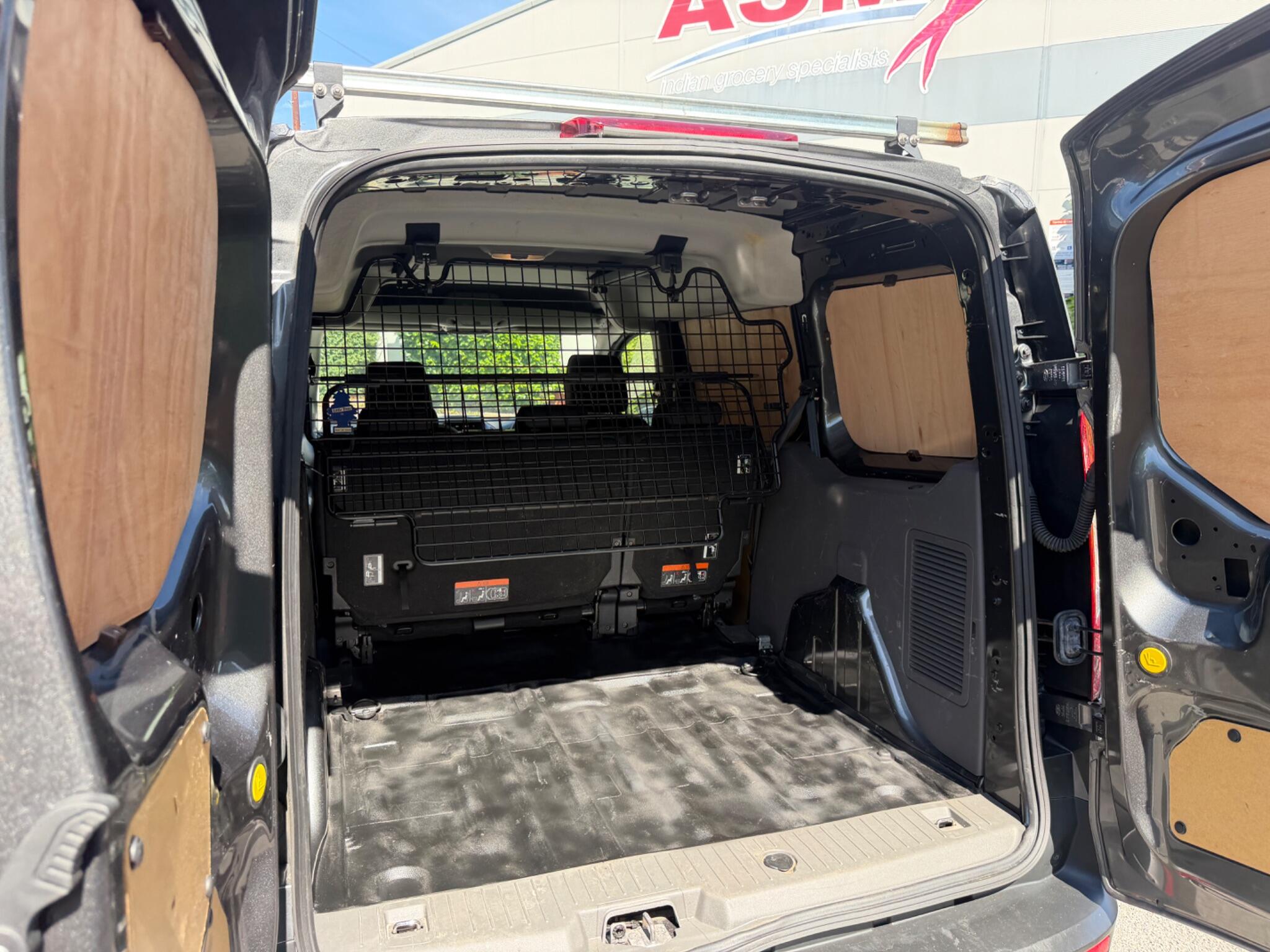 Ford Transit Connect view 26