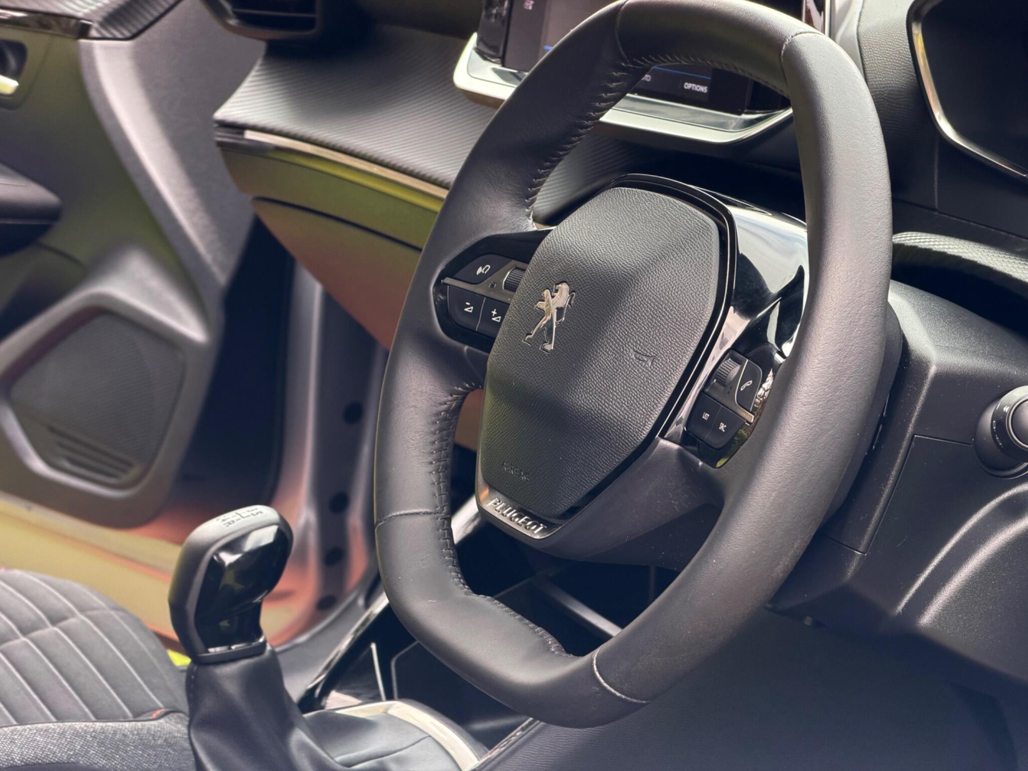 Peugeot 208 view 24