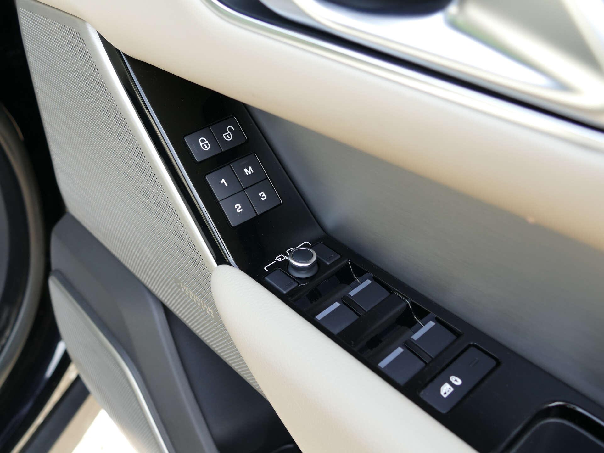 Land Rover Range Rover Velar view 47