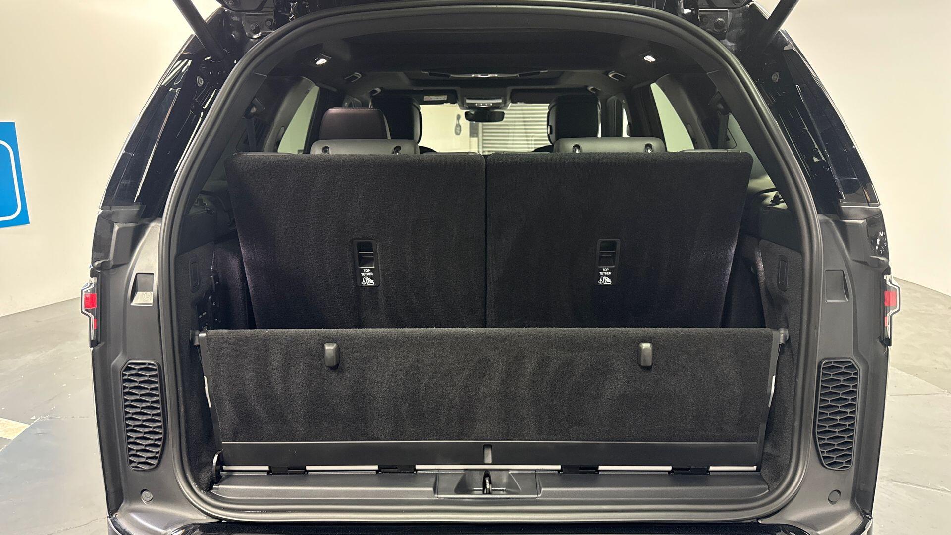 Land Rover Discovery view 10