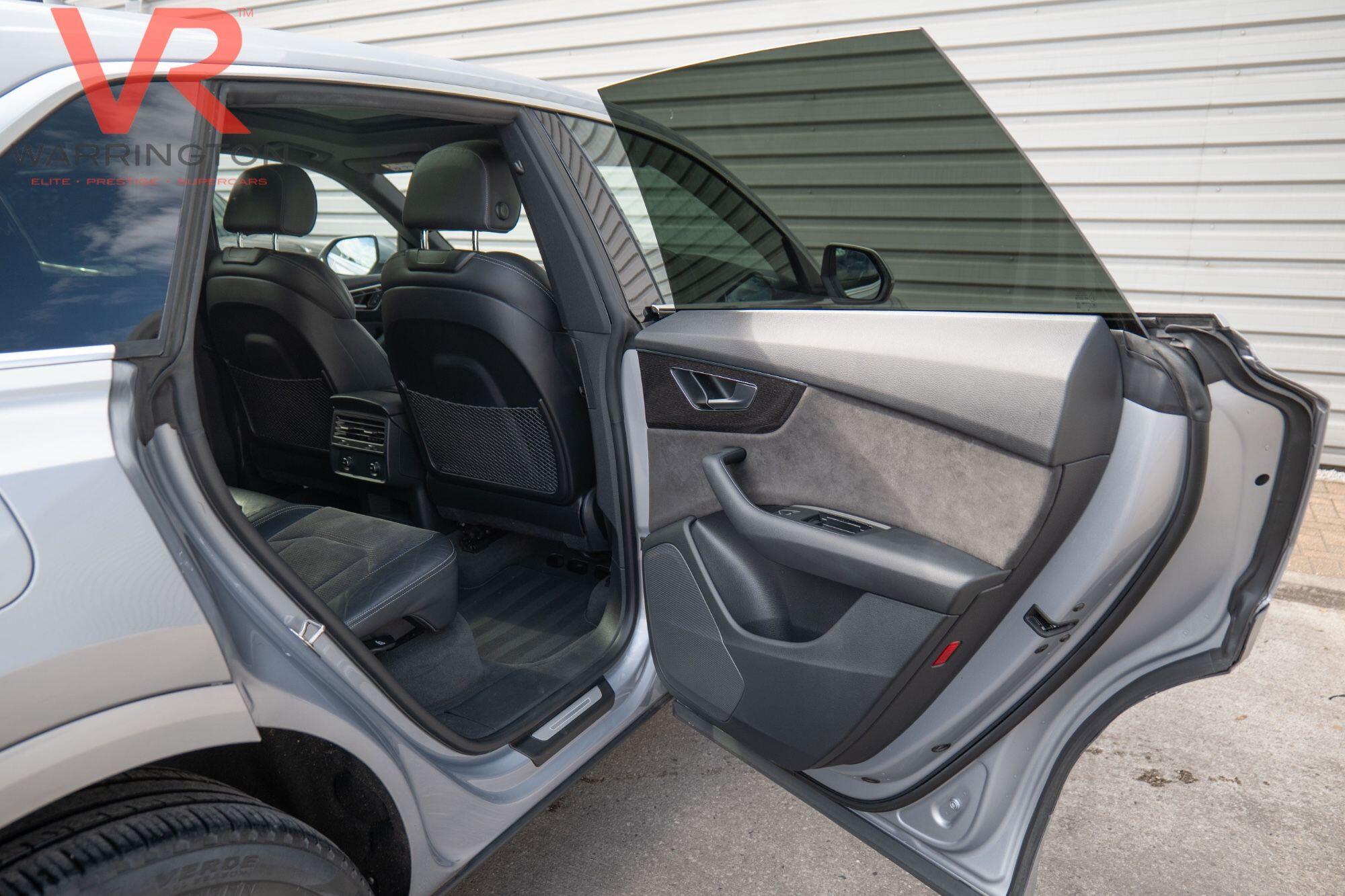 Audi Q8 view 37