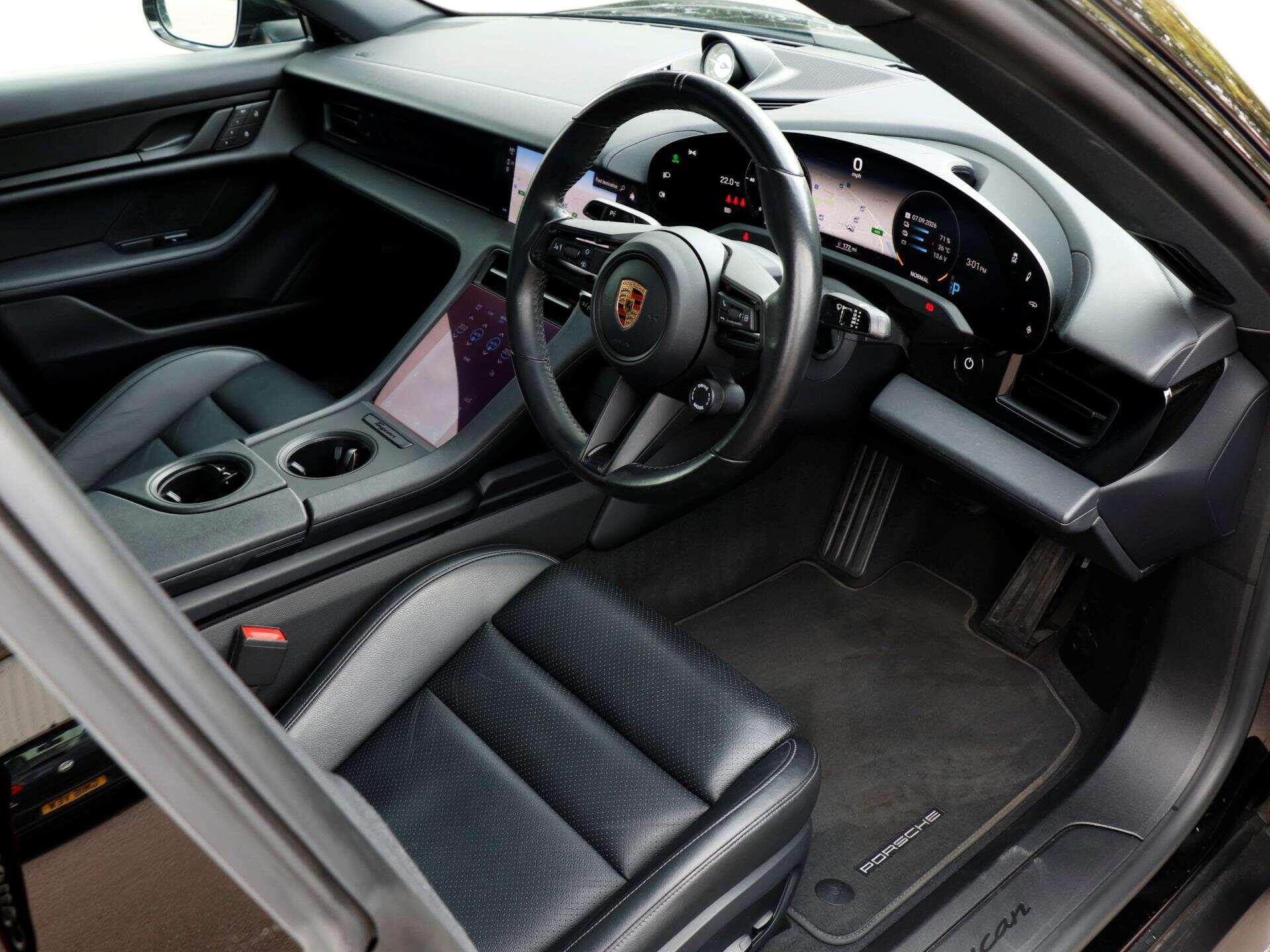 Porsche Taycan view 10