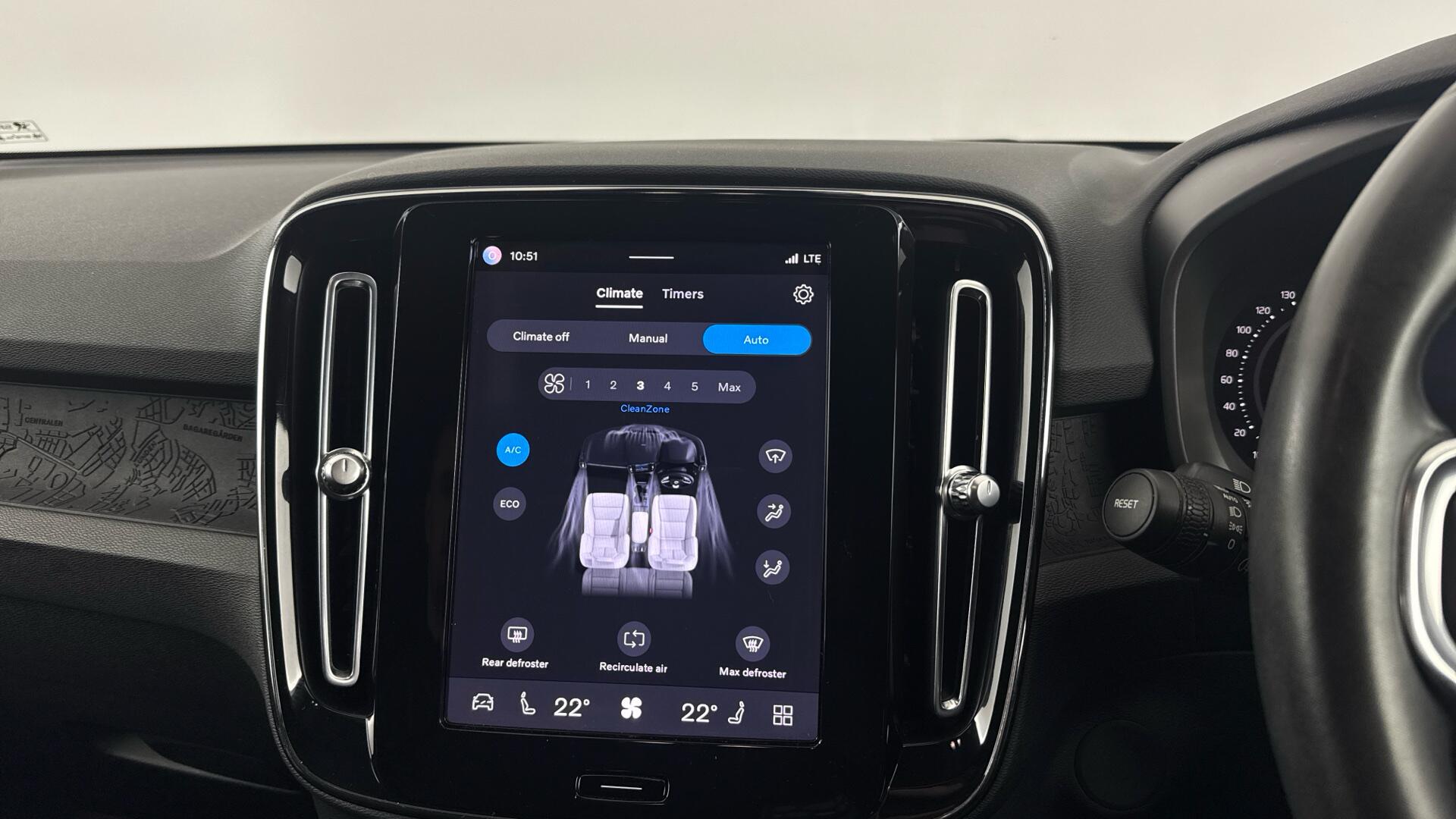 Volvo XC40 view 29
