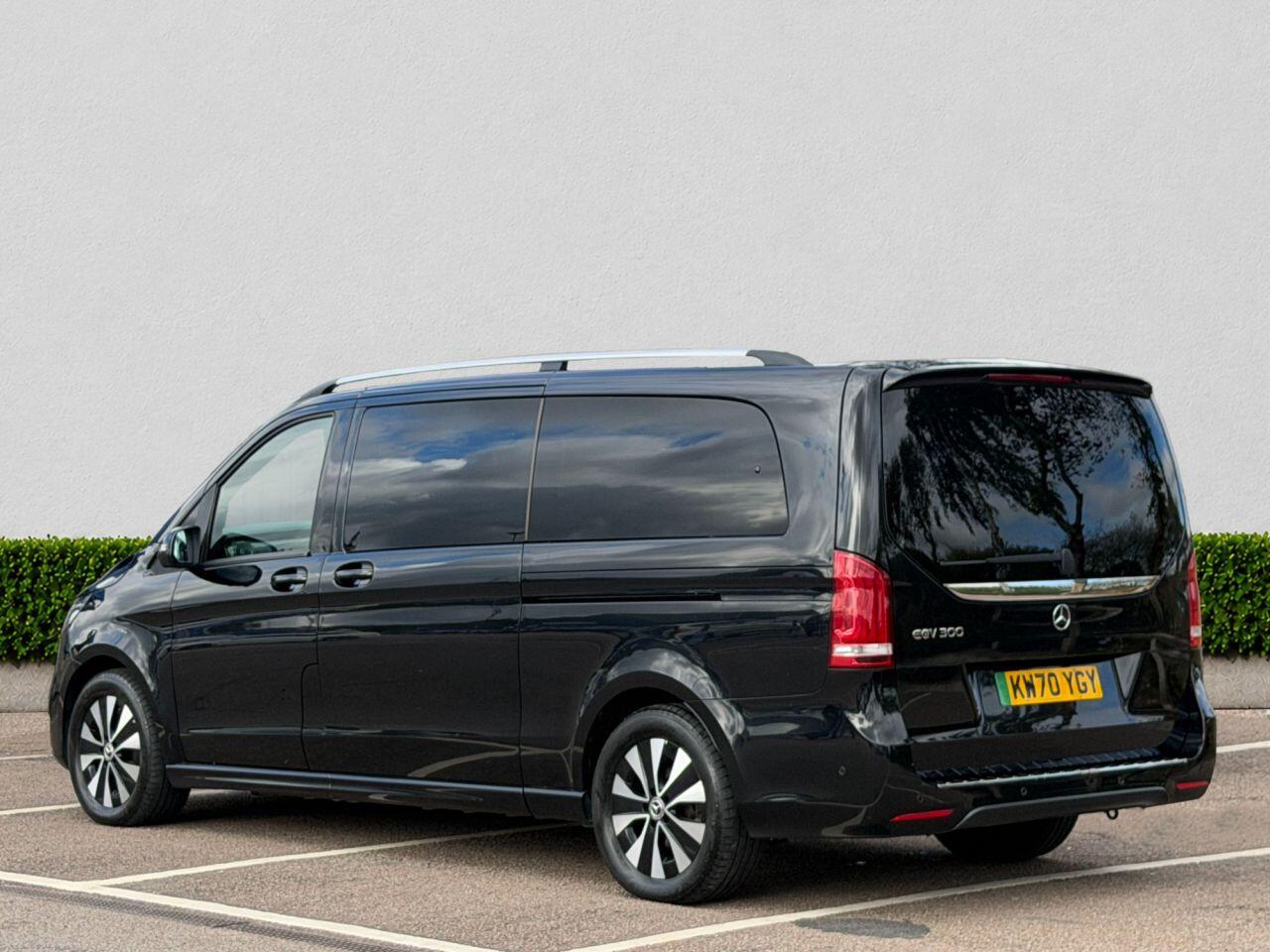 Mercedes-Benz Eqv view 5
