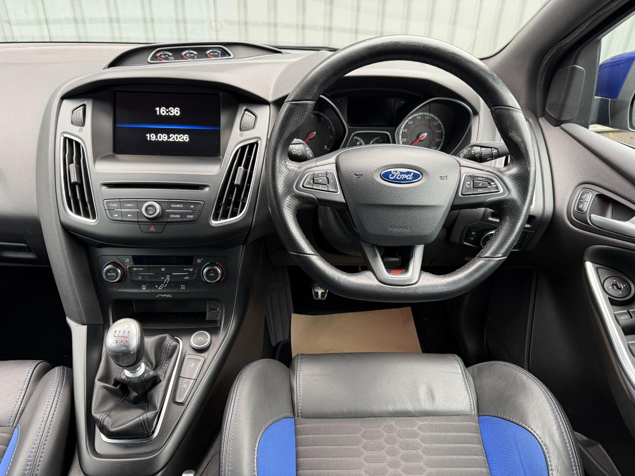 Ford Focus view 23