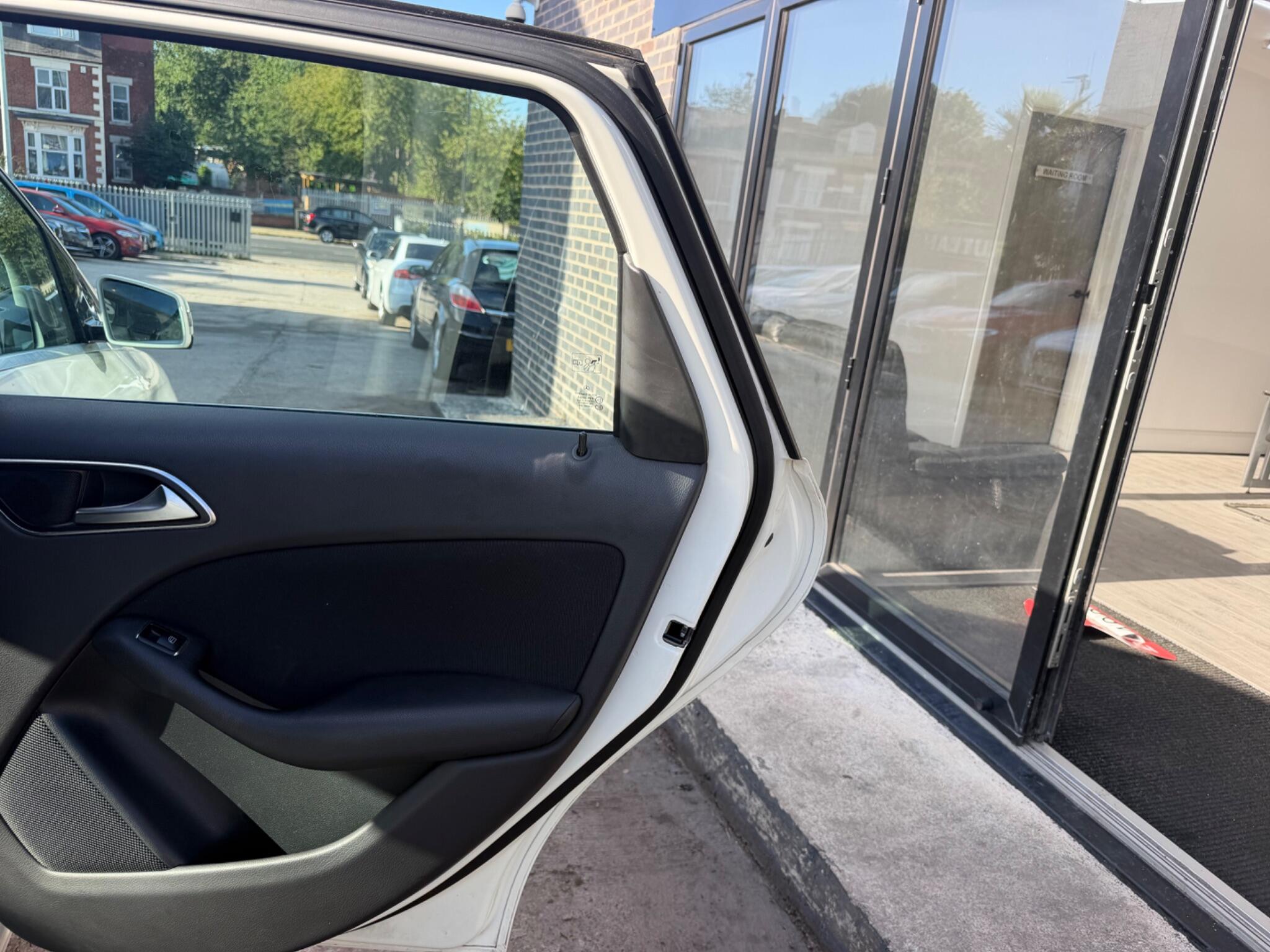Mercedes-Benz B-Class view 19