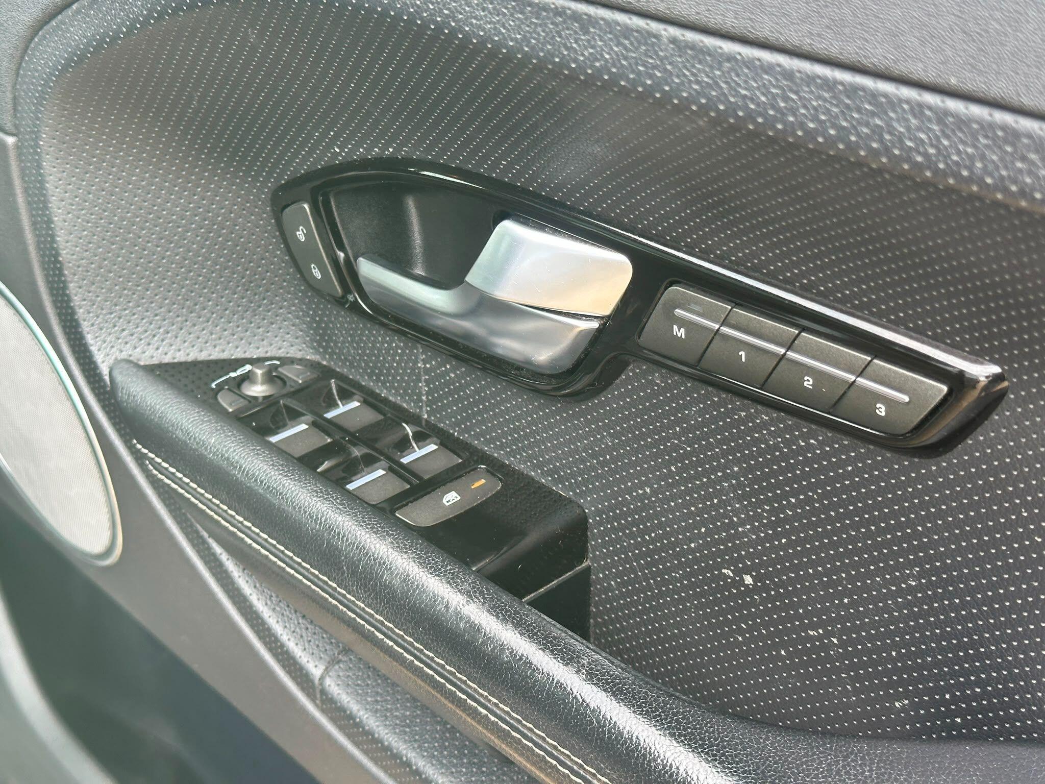 Land Rover Range Rover Evoque view 23