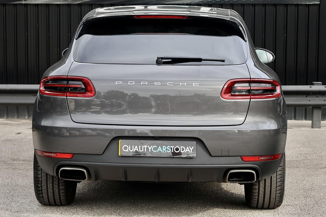 Porsche Macan view 5