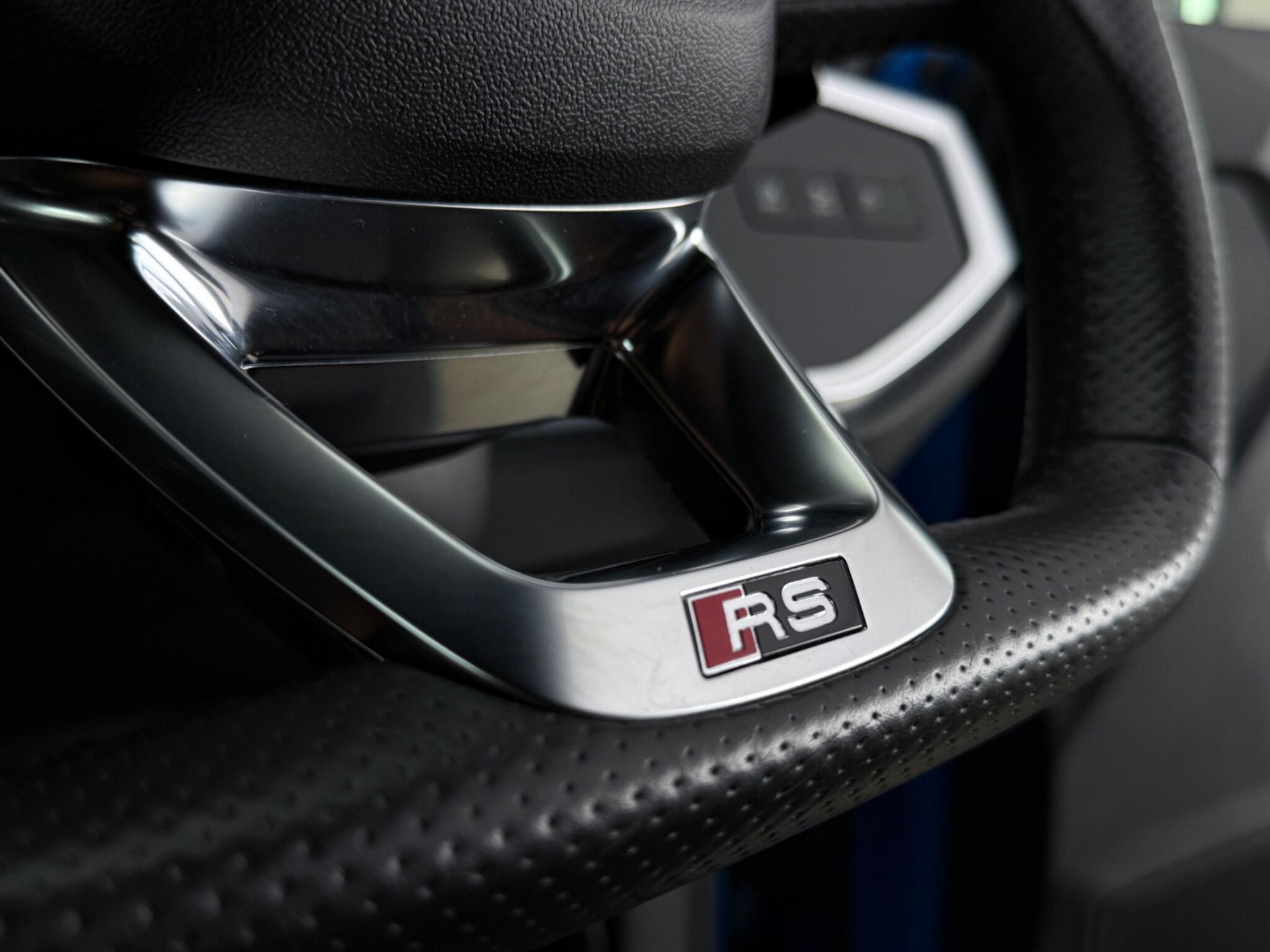 Audi RS Q3 view 22