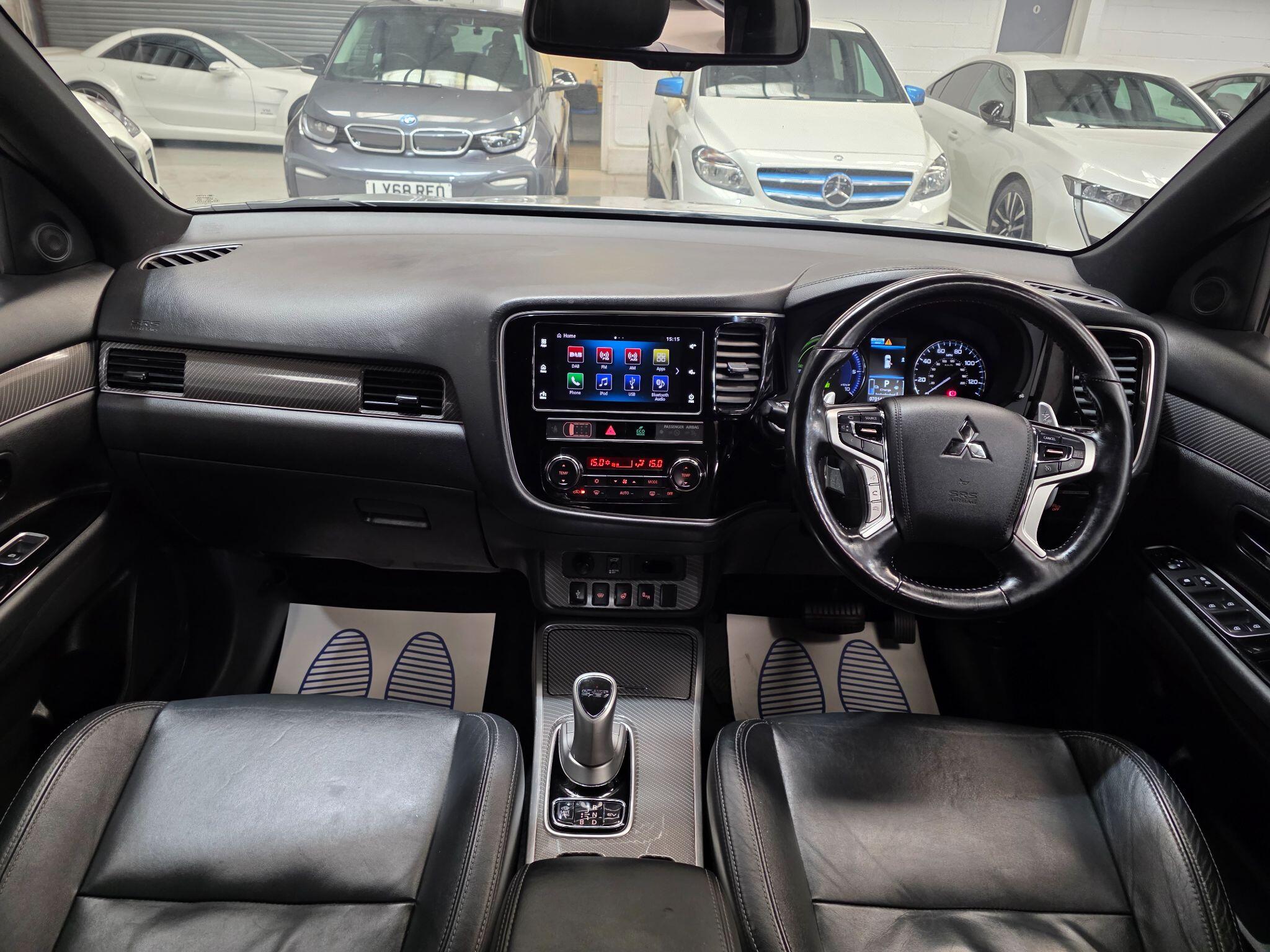 Mitsubishi Outlander view 5