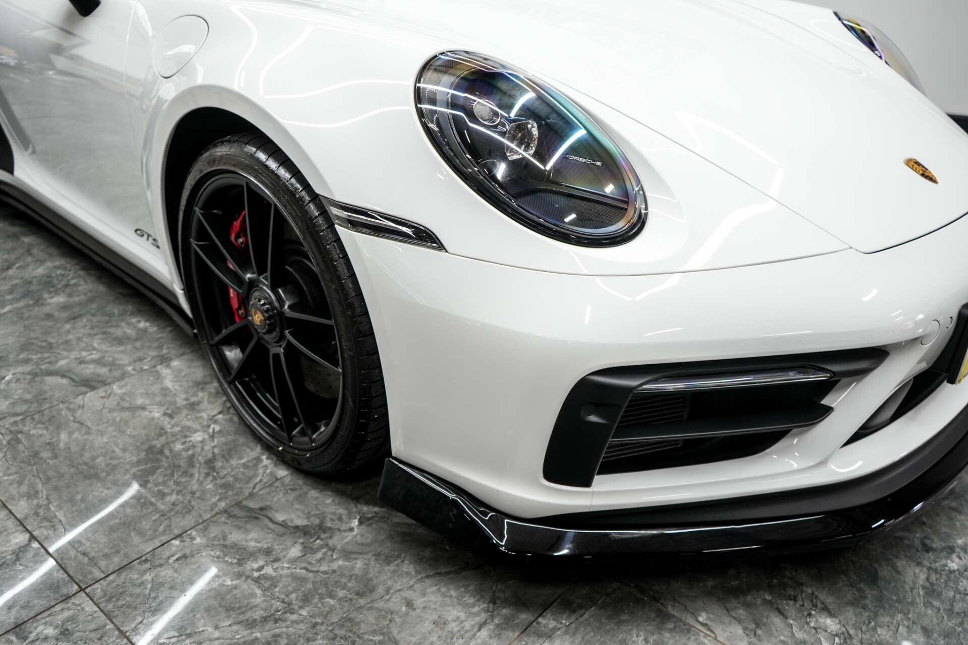 Porsche 911 view 18