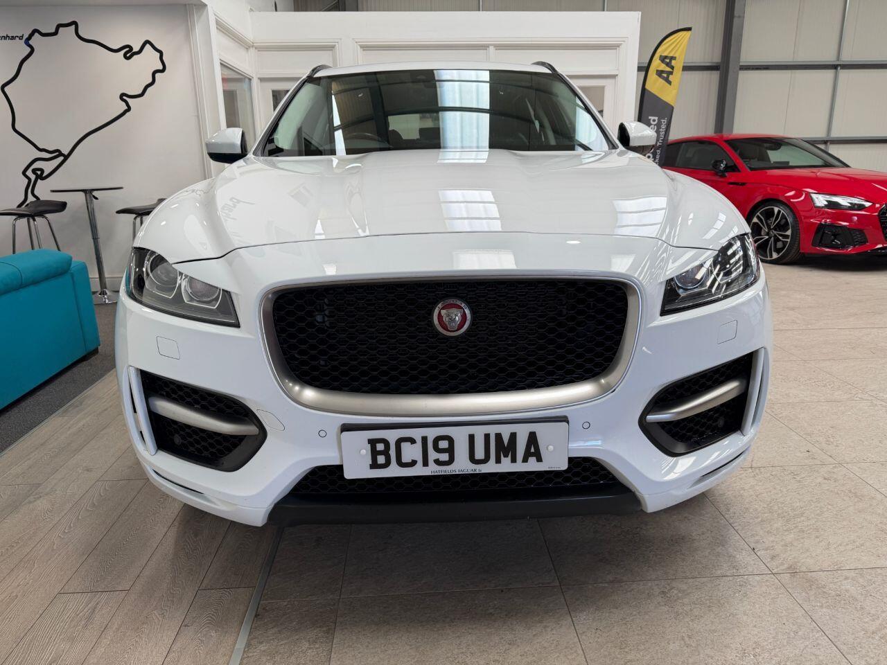 Jaguar F-Pace view 8