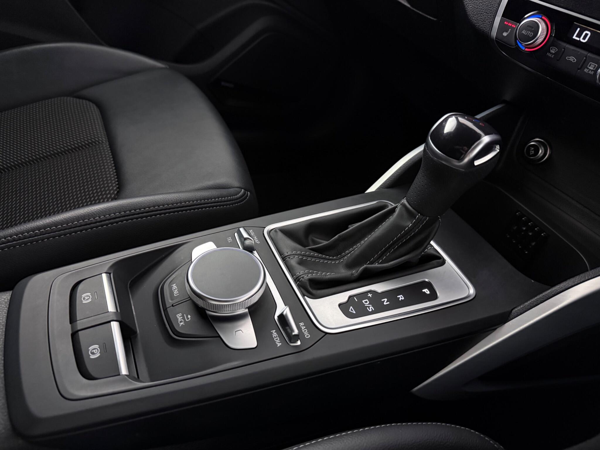 Audi Q2 view 25