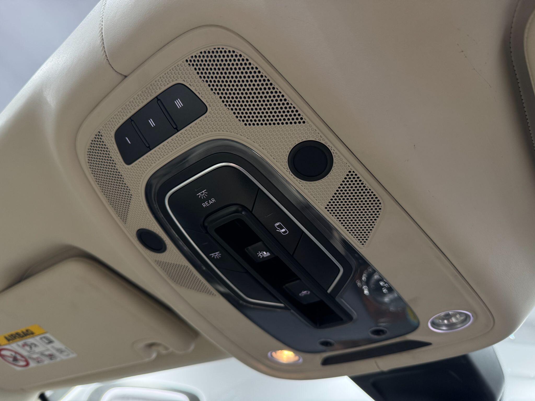 Bentley Bentayga view 29