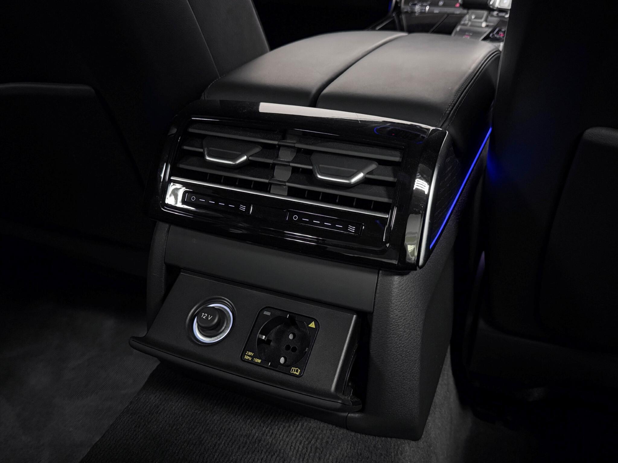 Audi A8 view 24