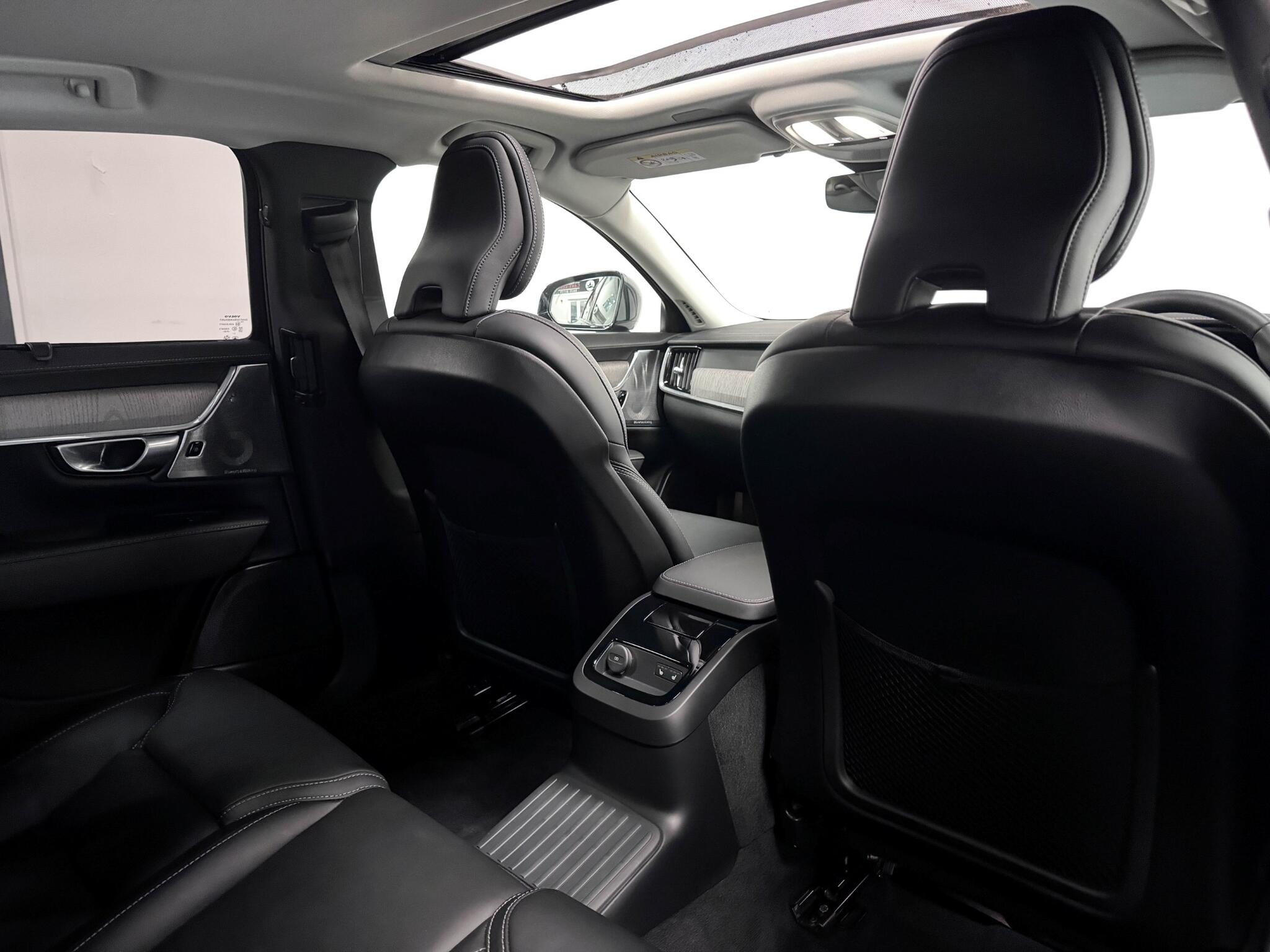 Volvo S90 view 23