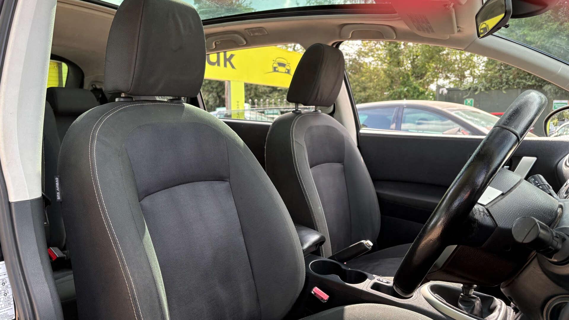 Nissan Qashqai+2 view 5