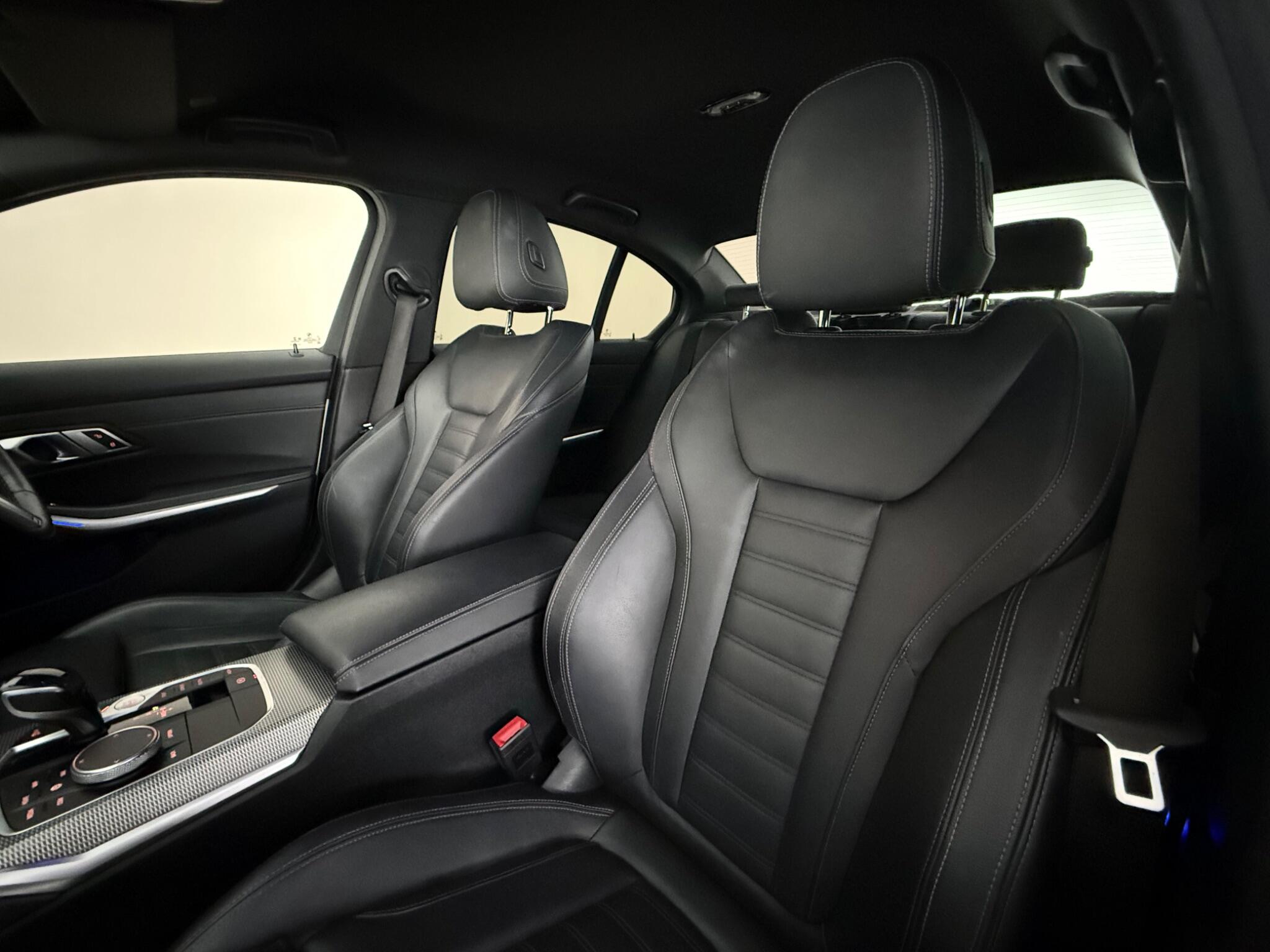 BMW 3 Series view 16