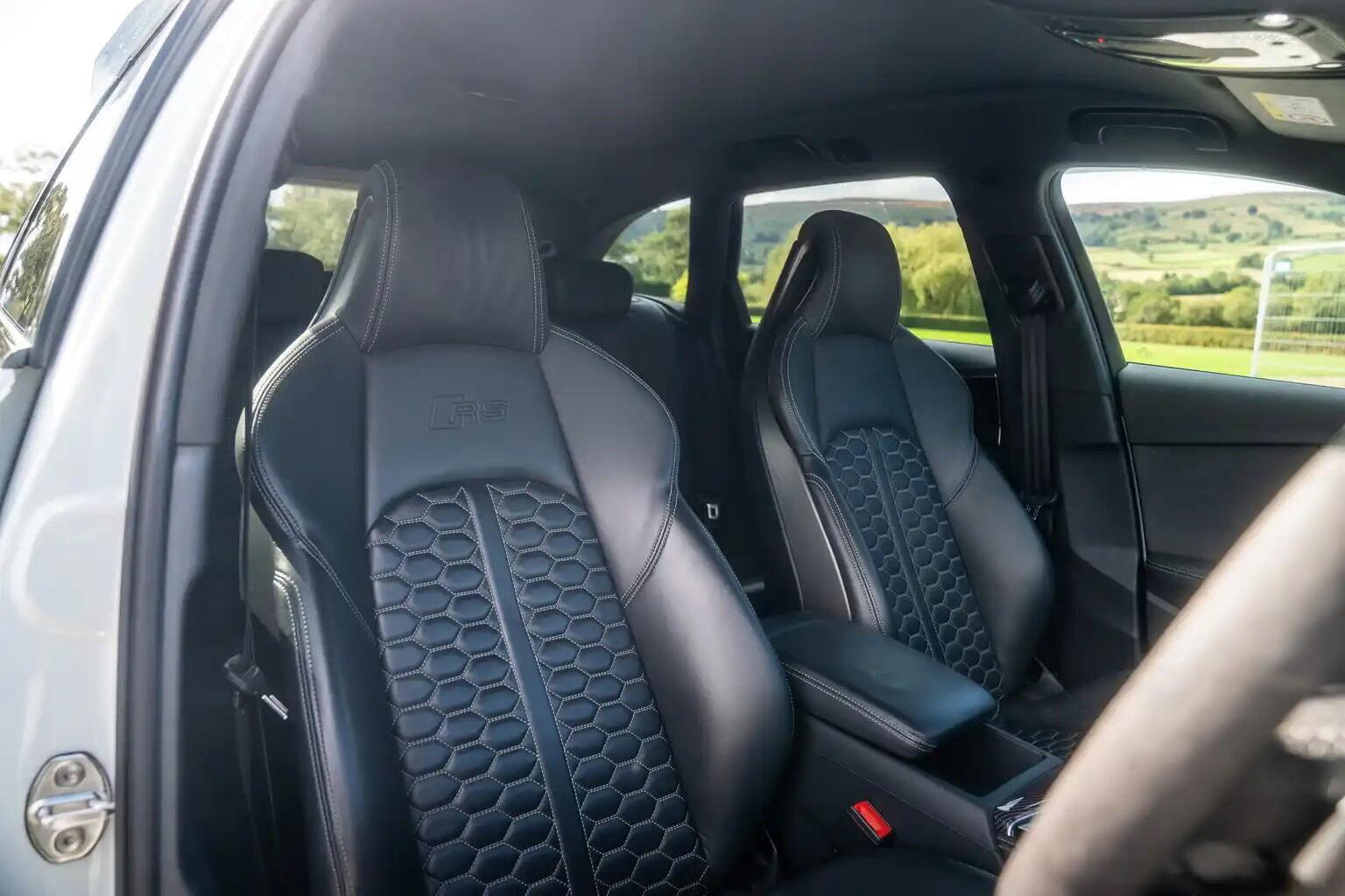 Audi RS4 Avant view 24