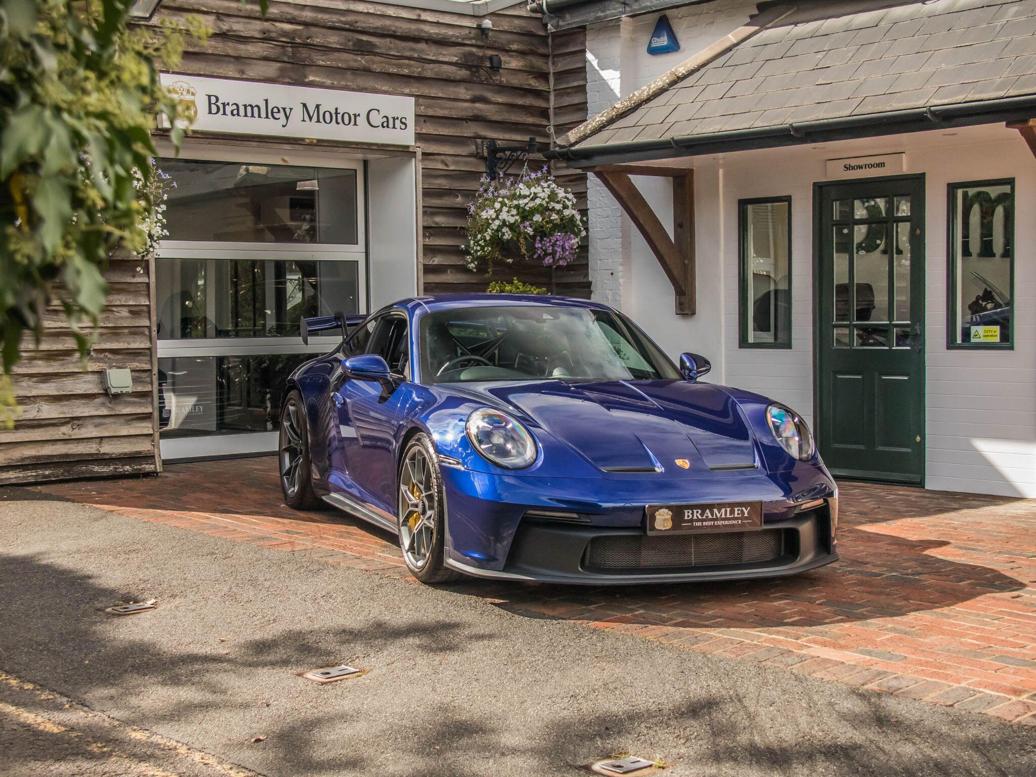 Porsche 911 view 4