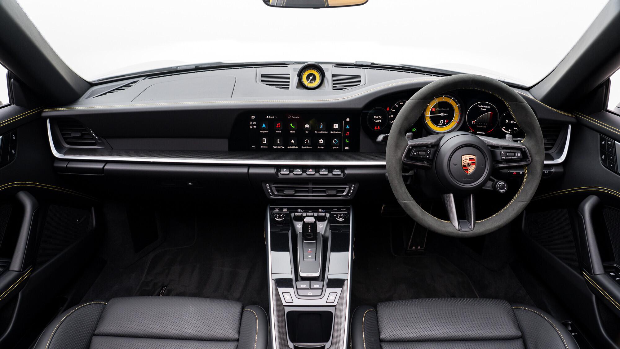 Porsche 911 view 7