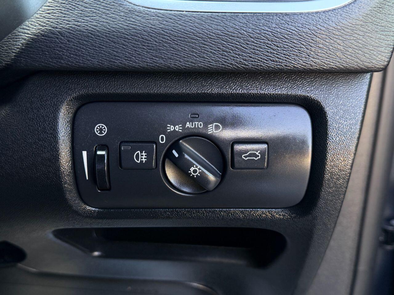 Volvo V40 view 27