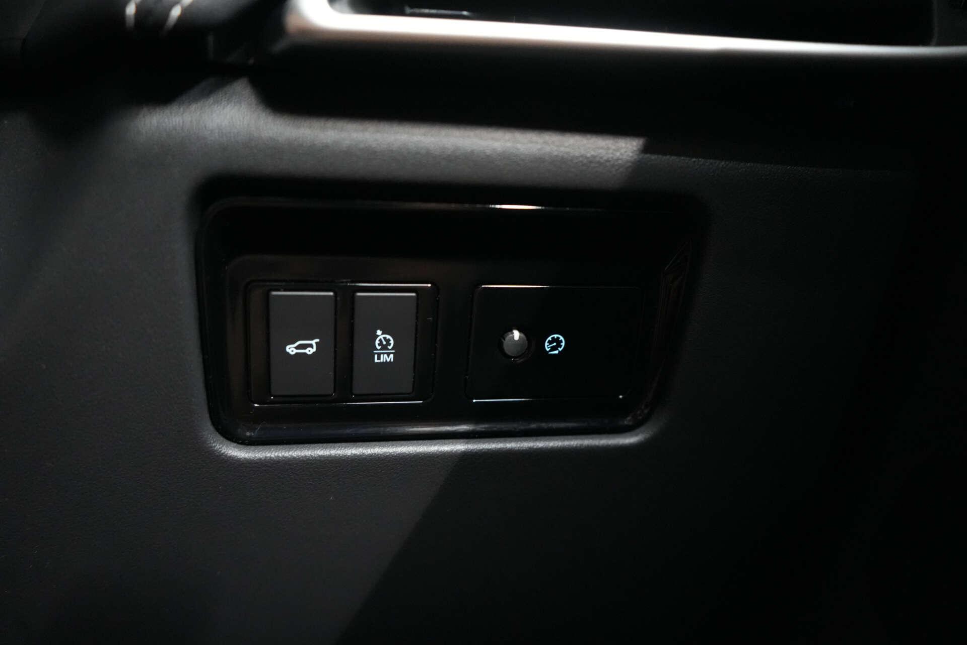 Jaguar F-Pace view 45