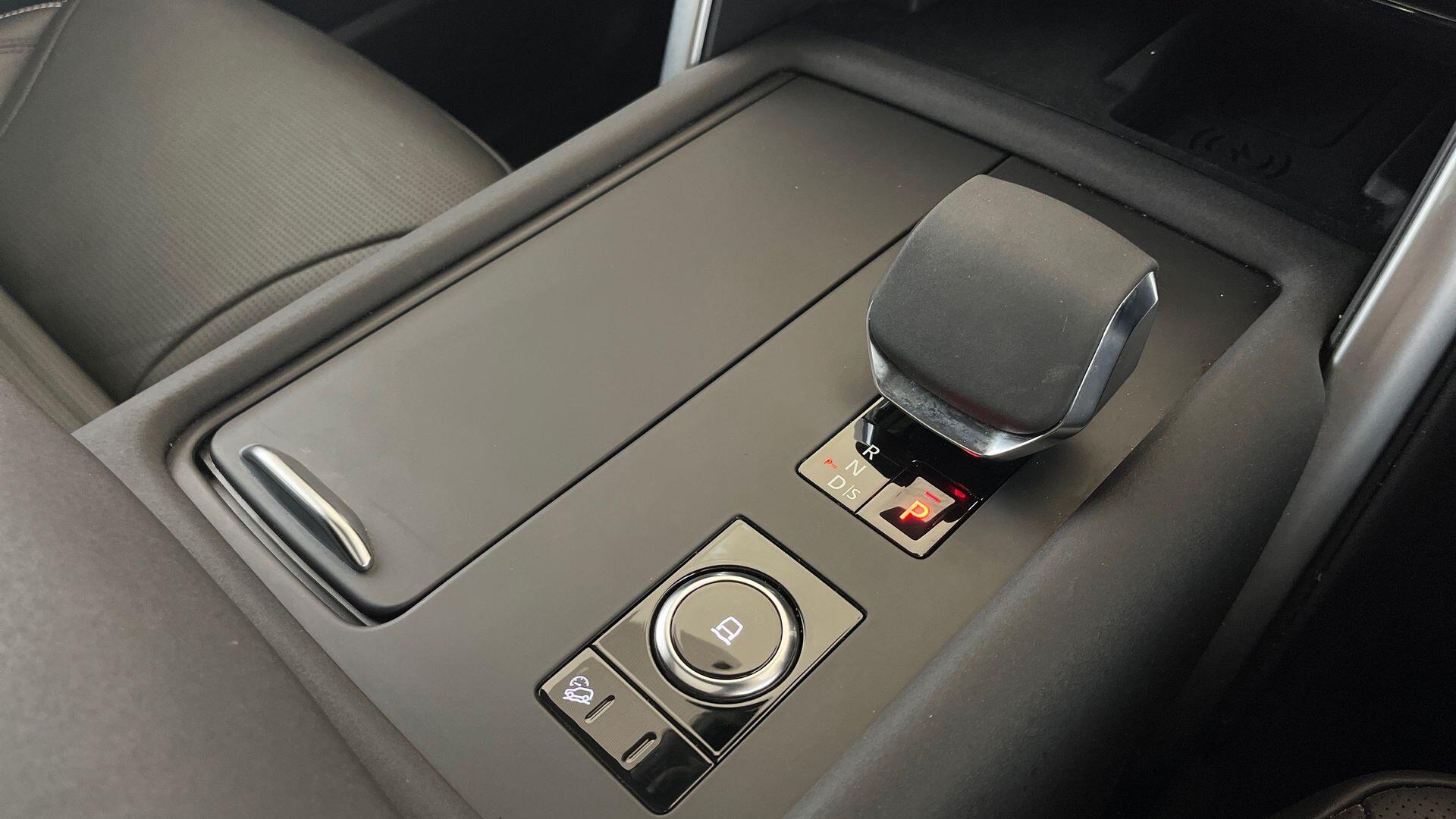 Land Rover Discovery view 13