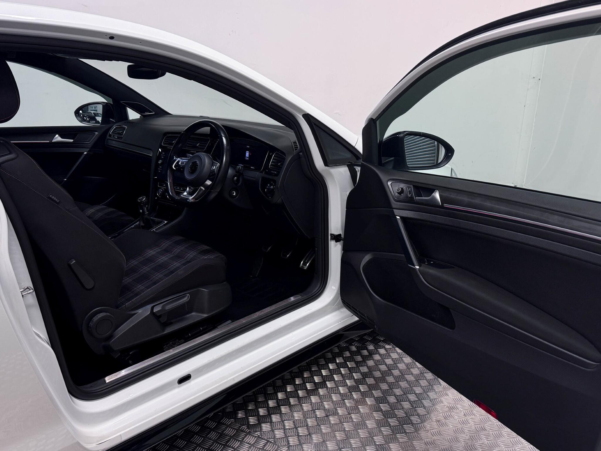 Volkswagen Golf view 8