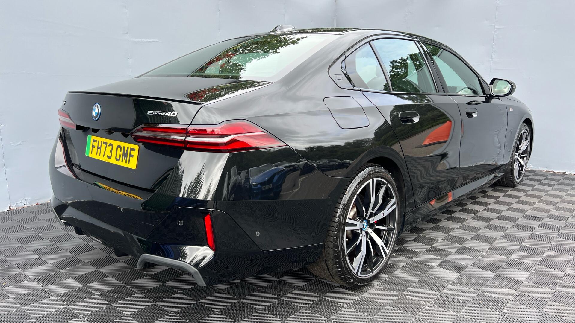 BMW I5 view 28