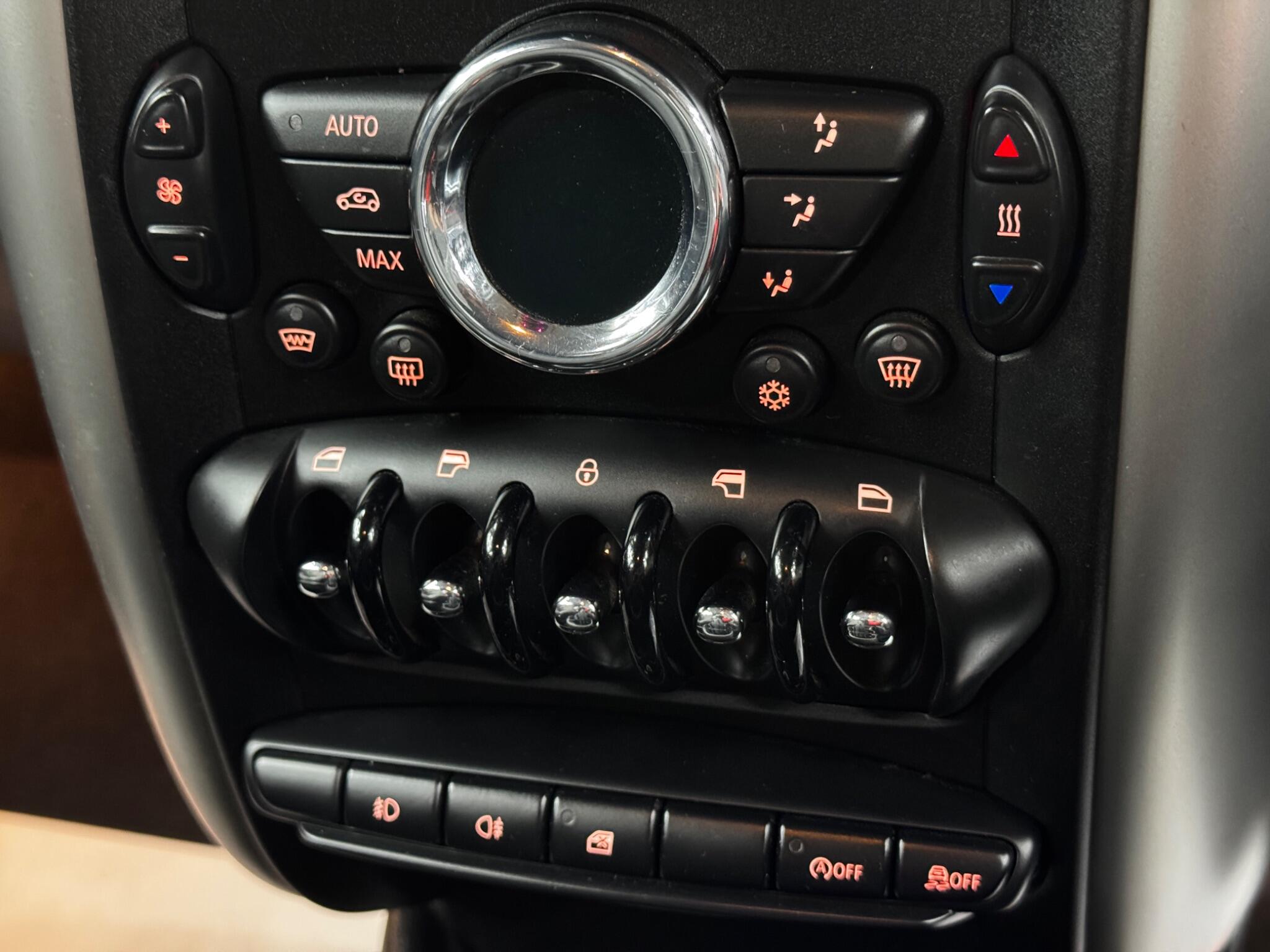 Mini Countryman view 26