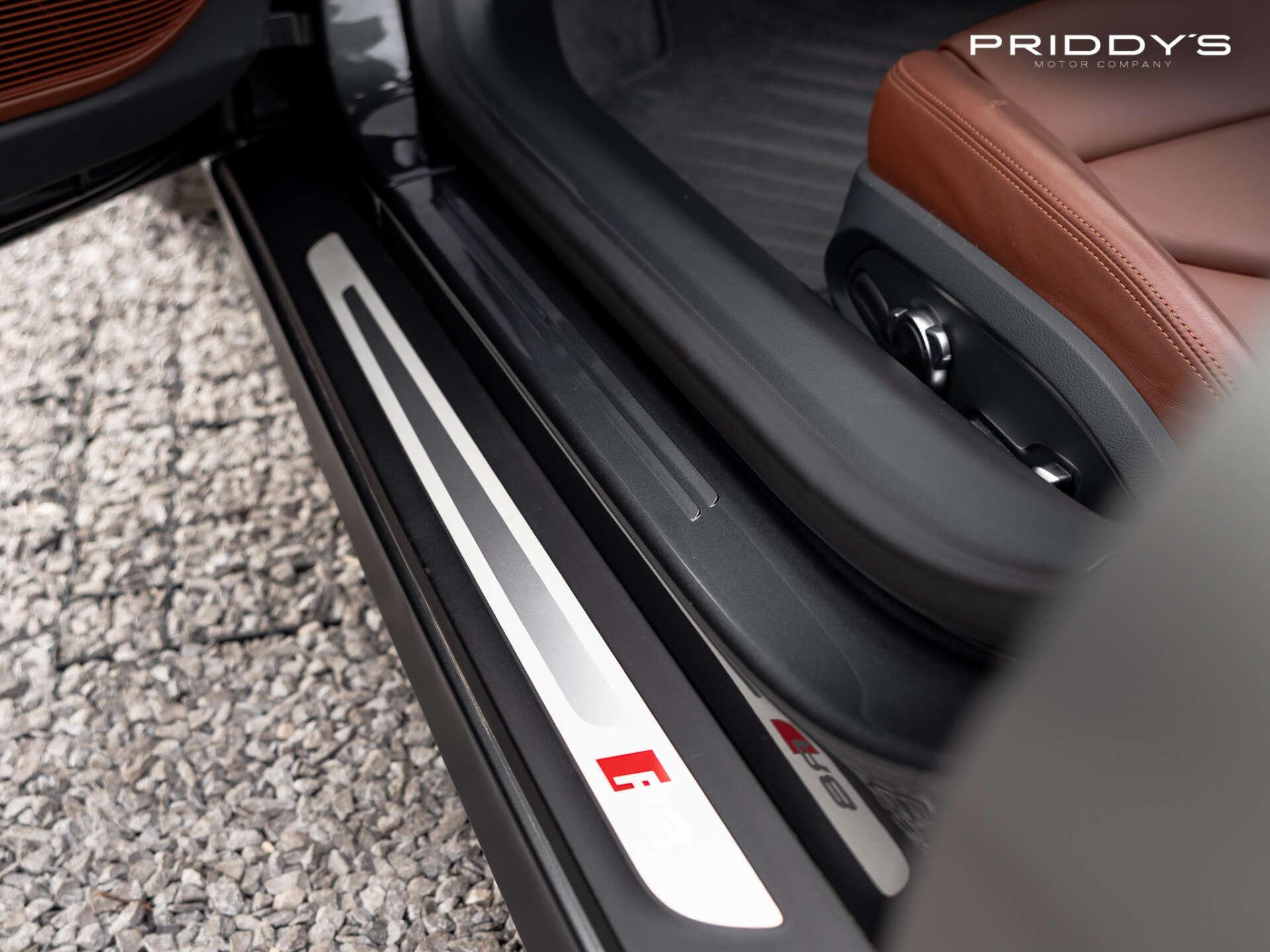 Audi R8 view 38