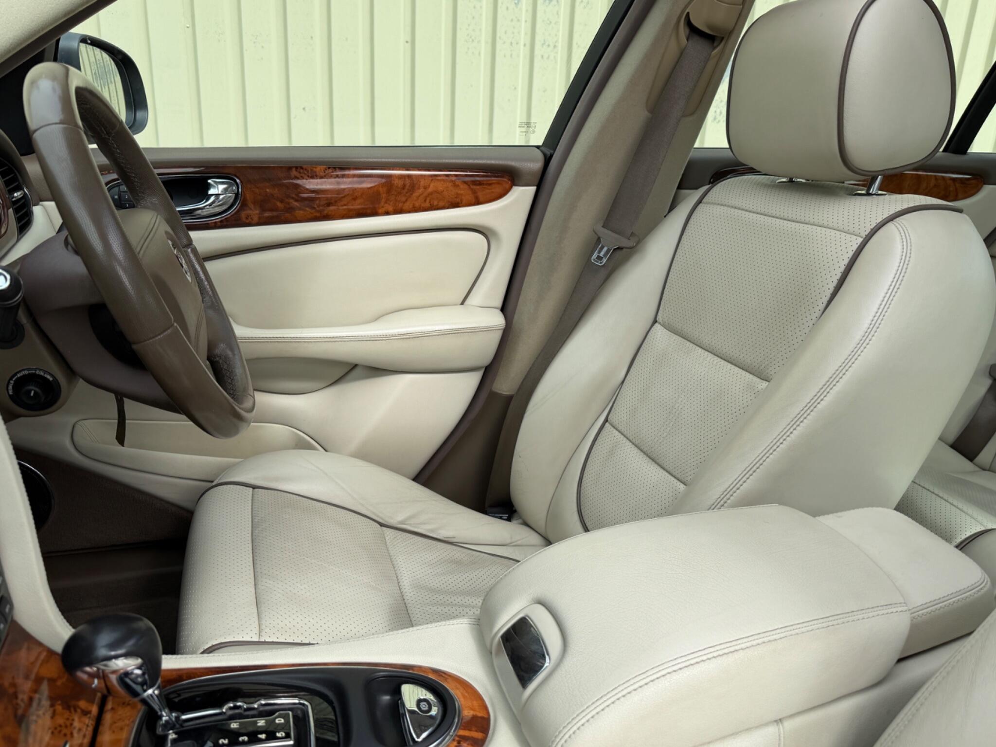 Jaguar XJ view 13
