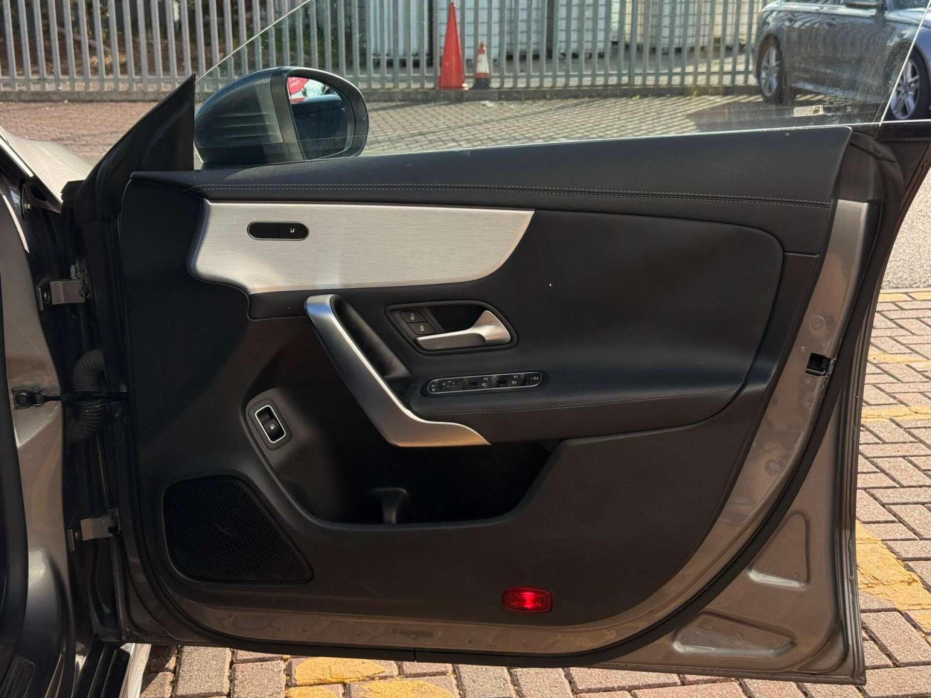 Mercedes-Benz Cla view 23