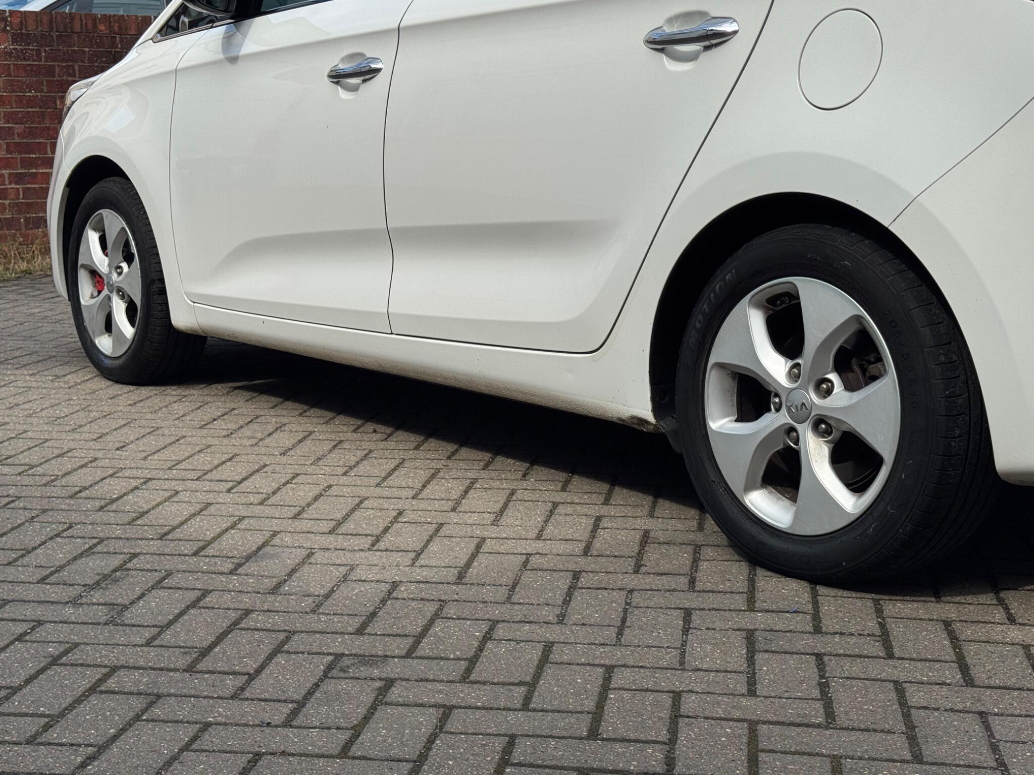 Kia Carens view 8