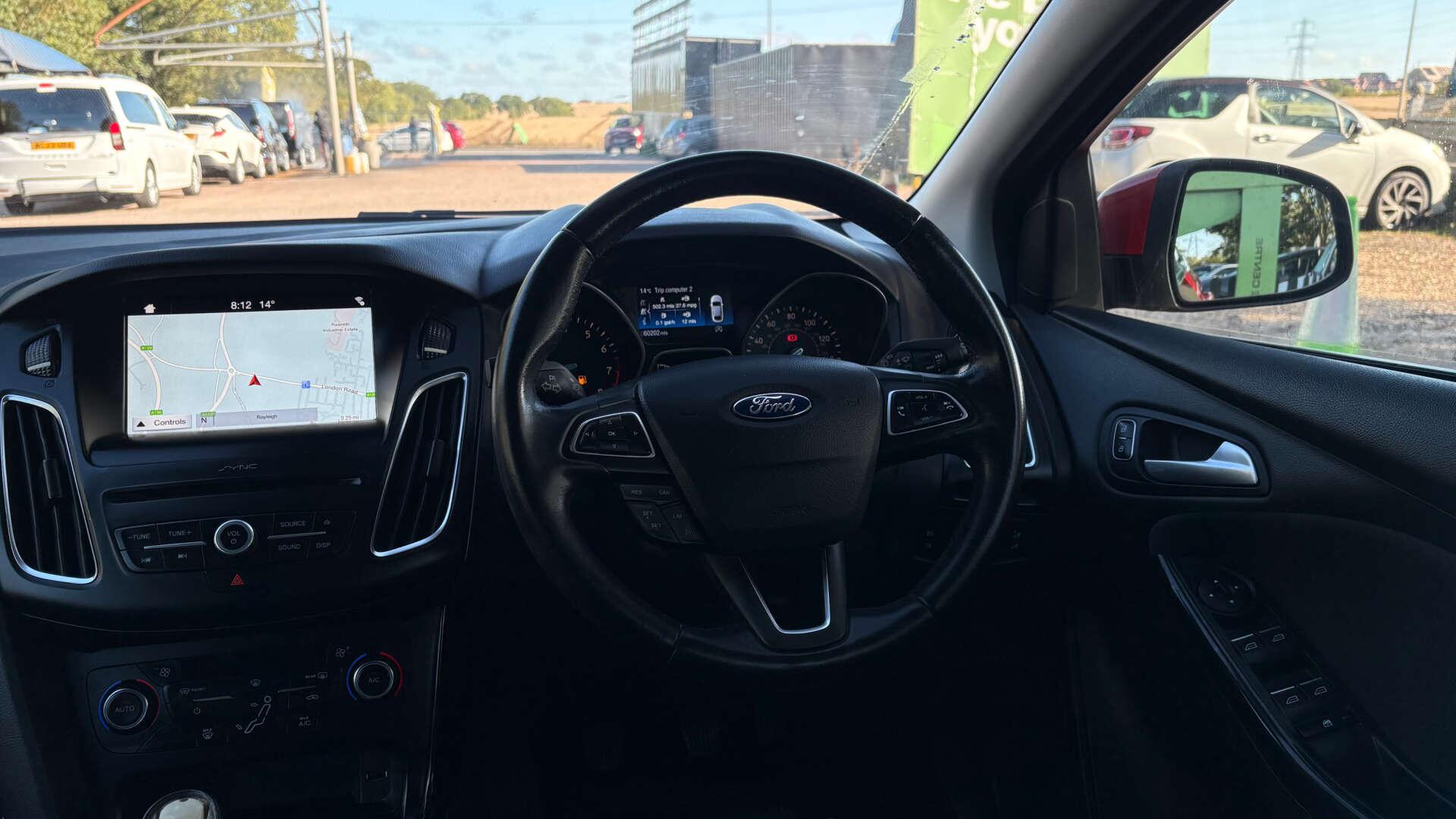 Ford Focus view 15