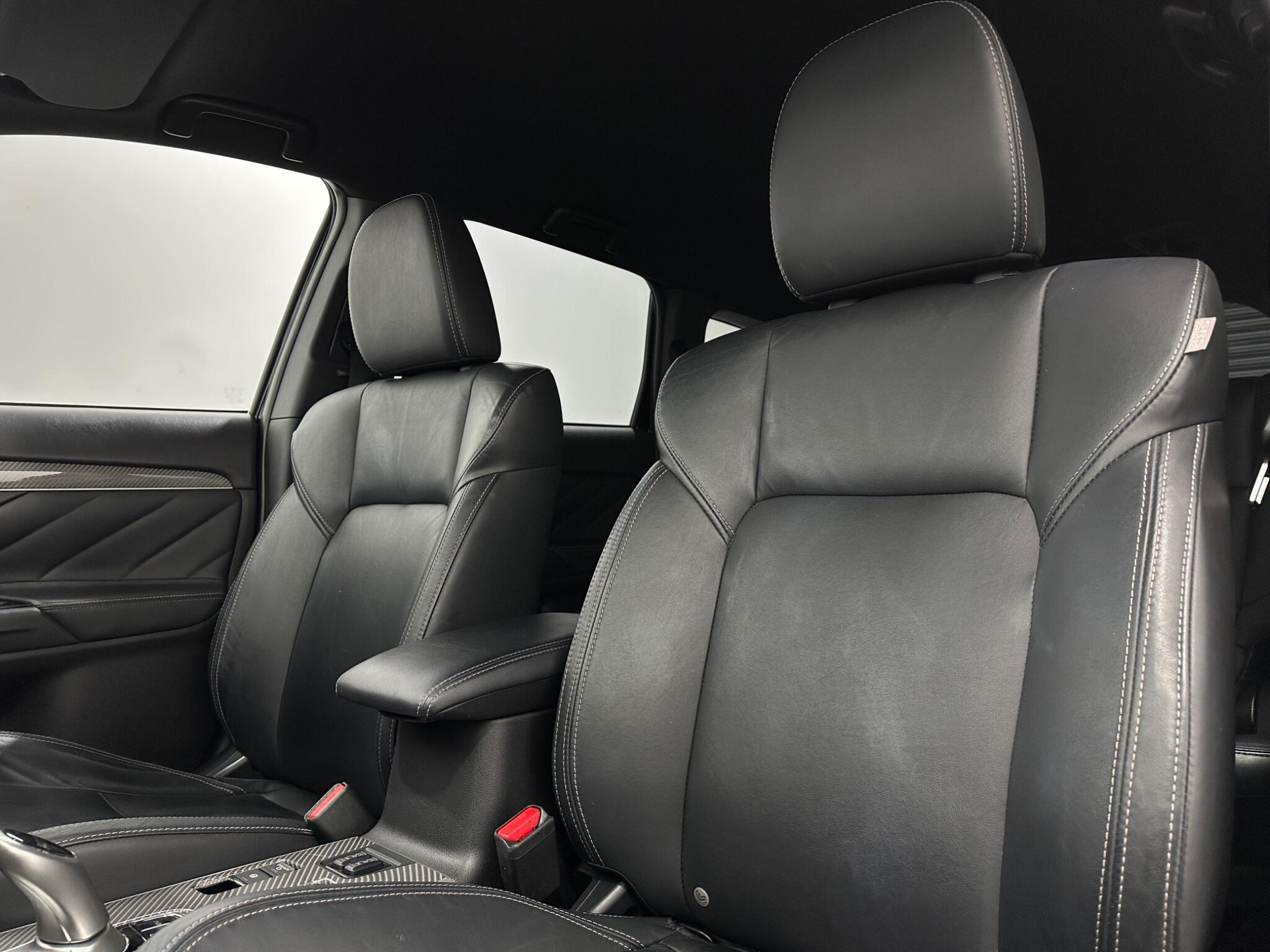 Mitsubishi Outlander view 34