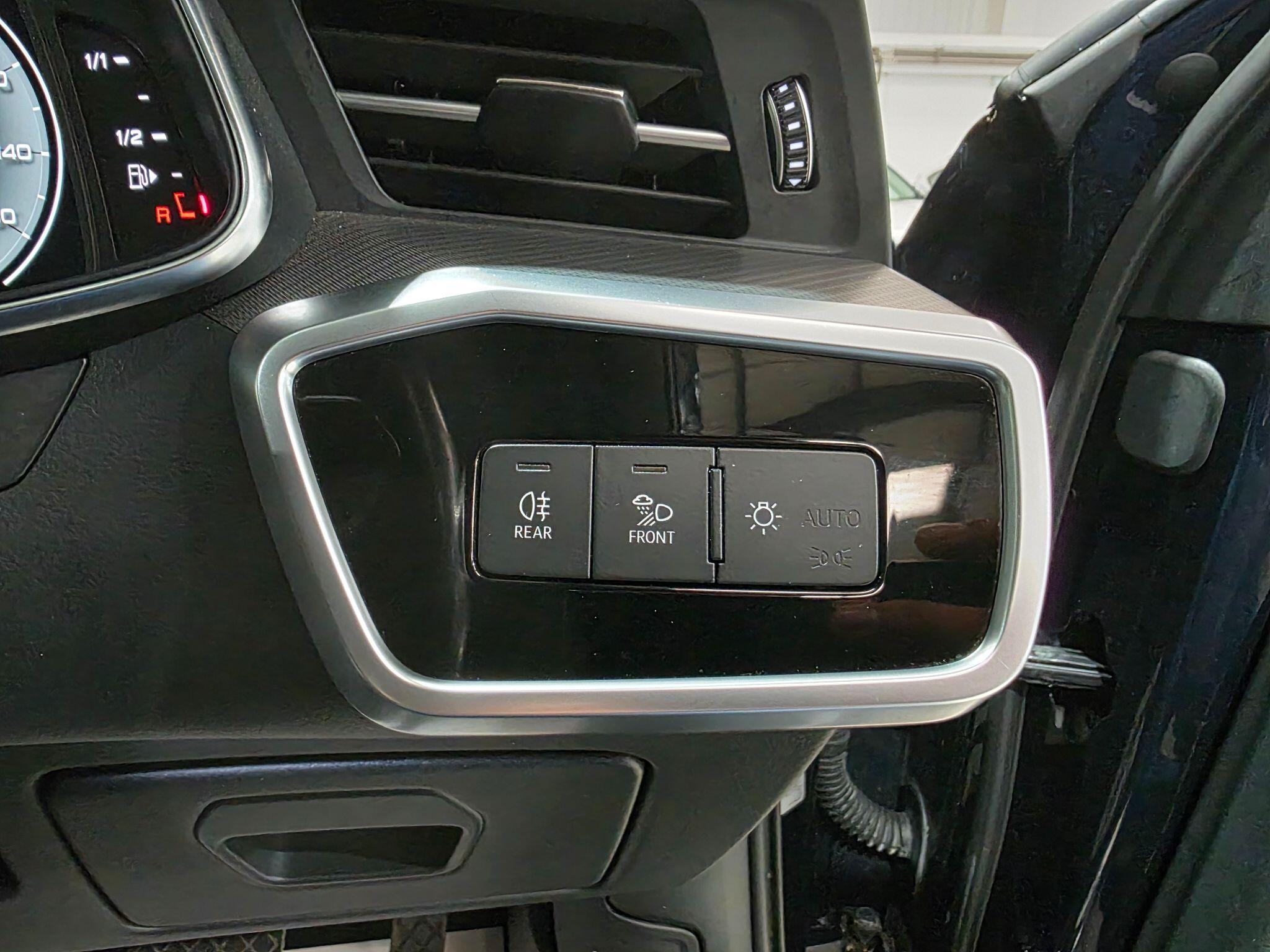 Audi A6 Saloon view 17