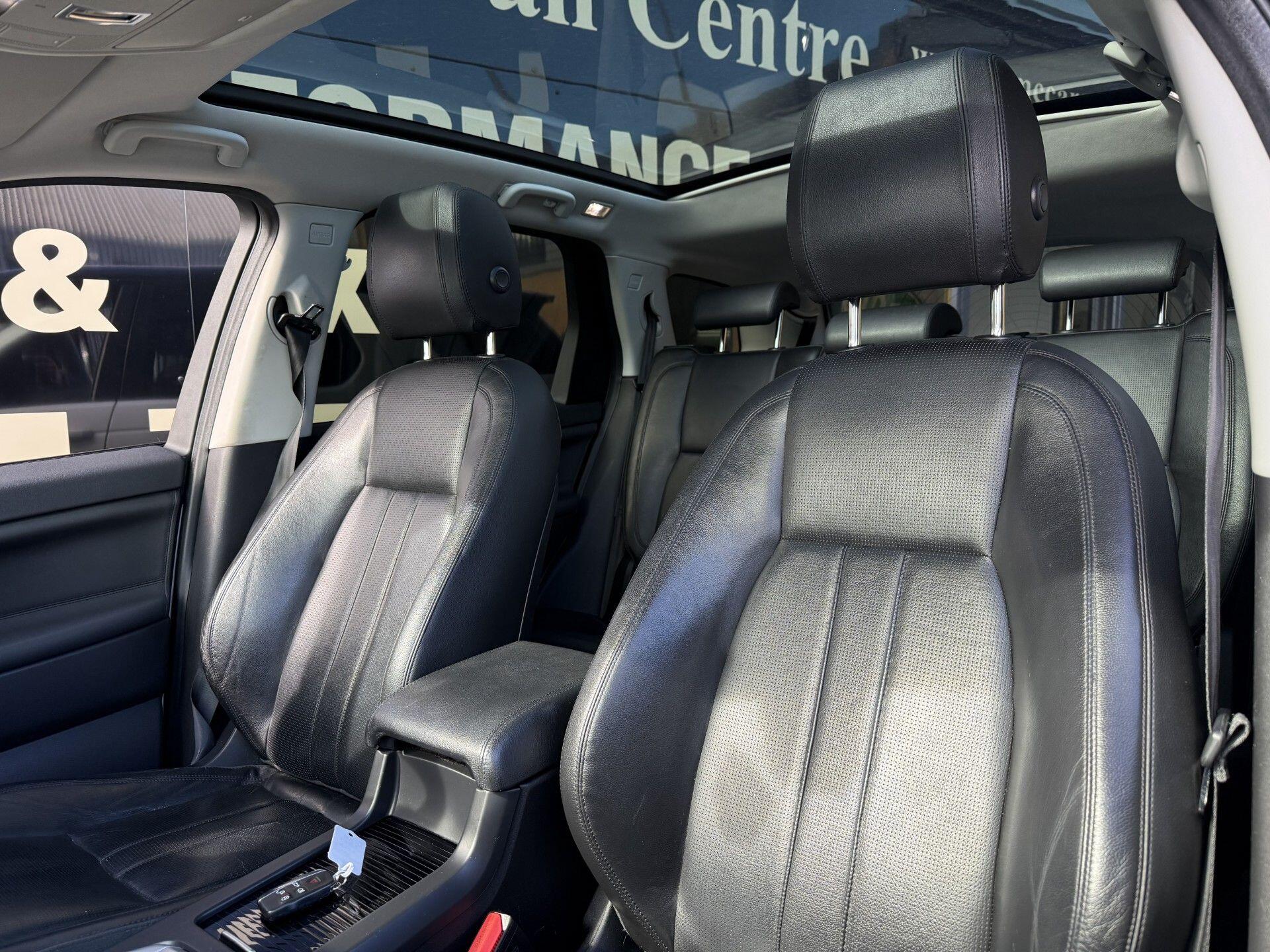 Land Rover Discovery Sport view 5