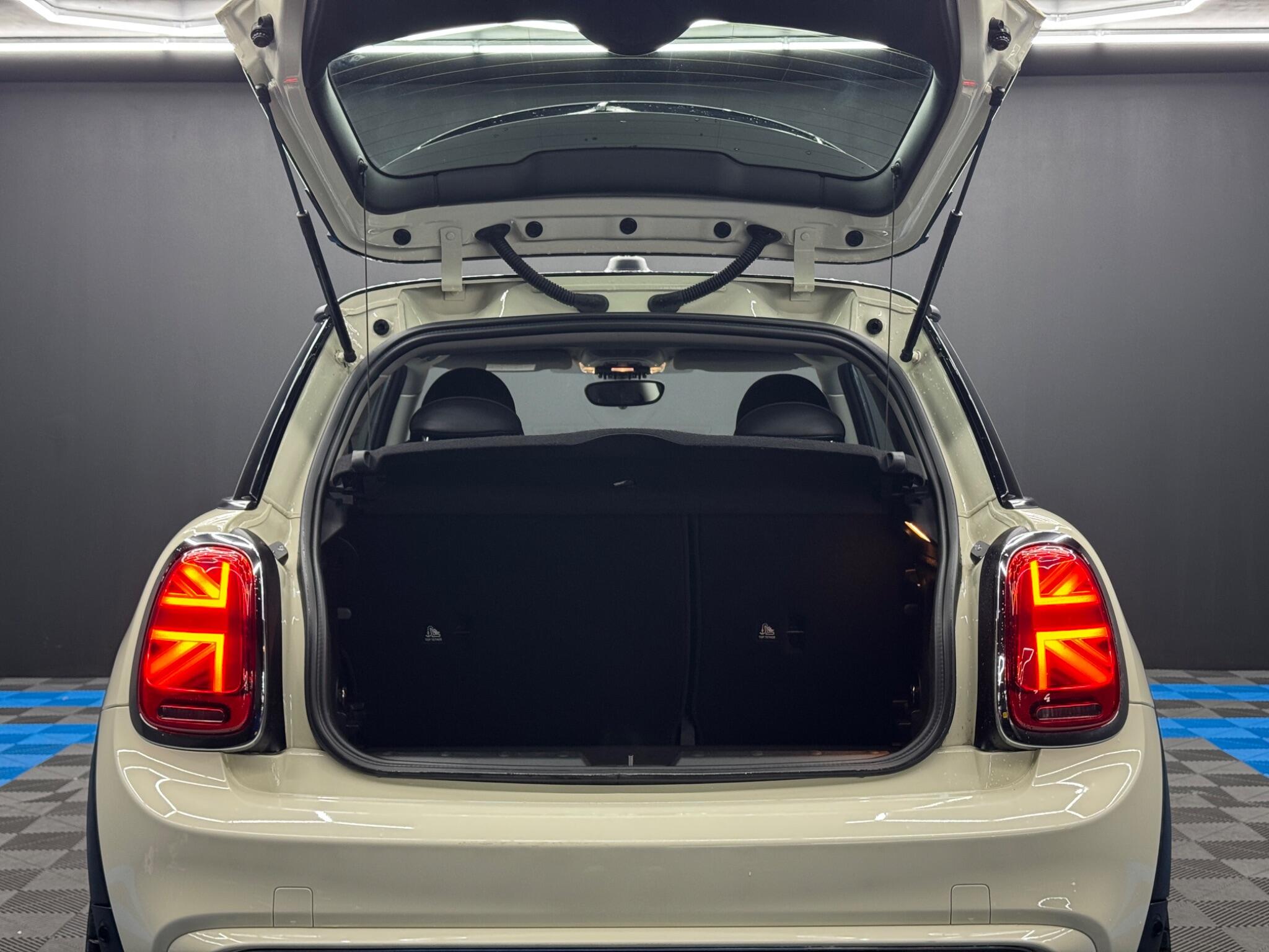 MINI Hatch view 39